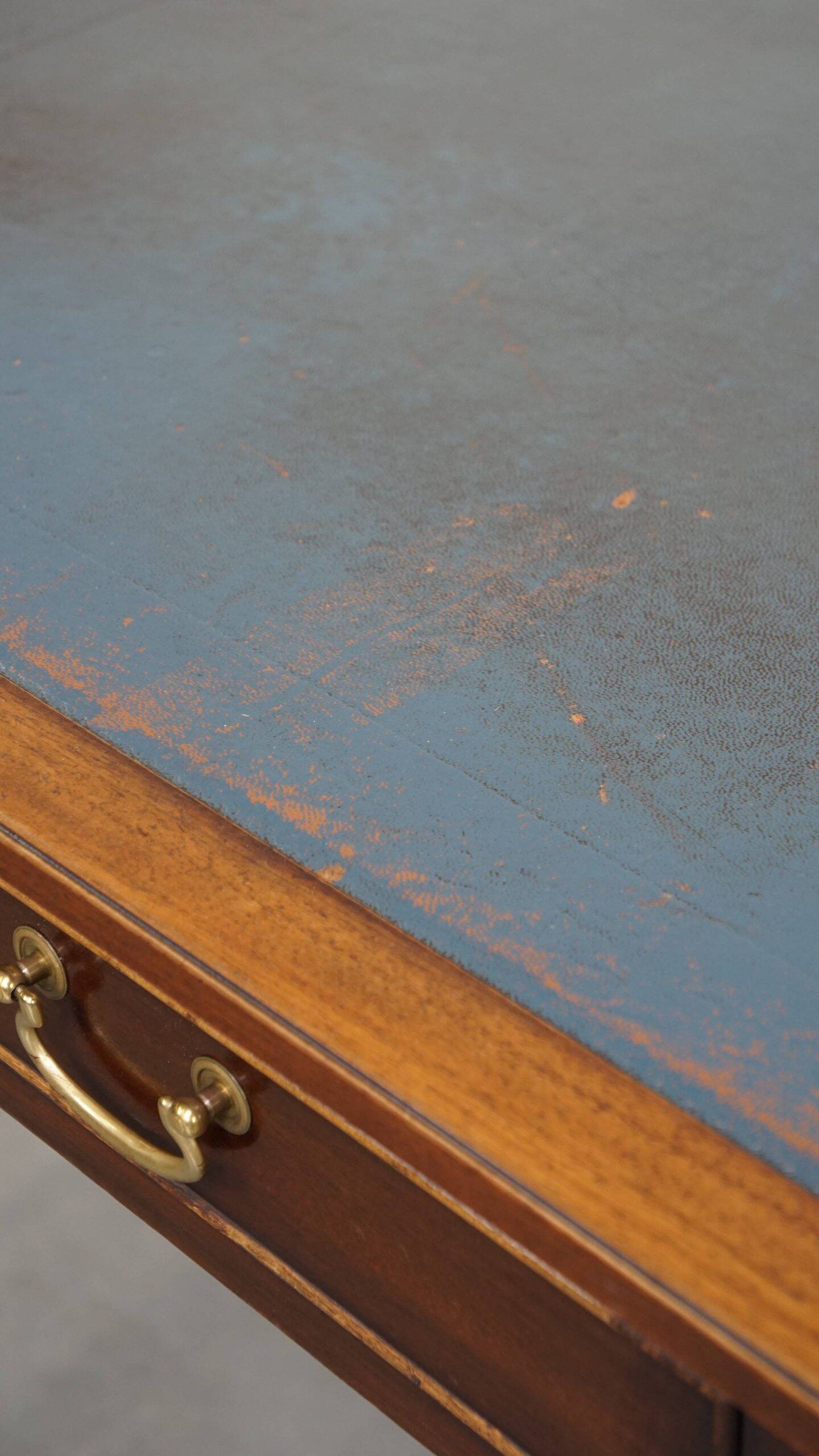 Bureau et chaise de bureau Chesterfield en cuir de vachette bleu