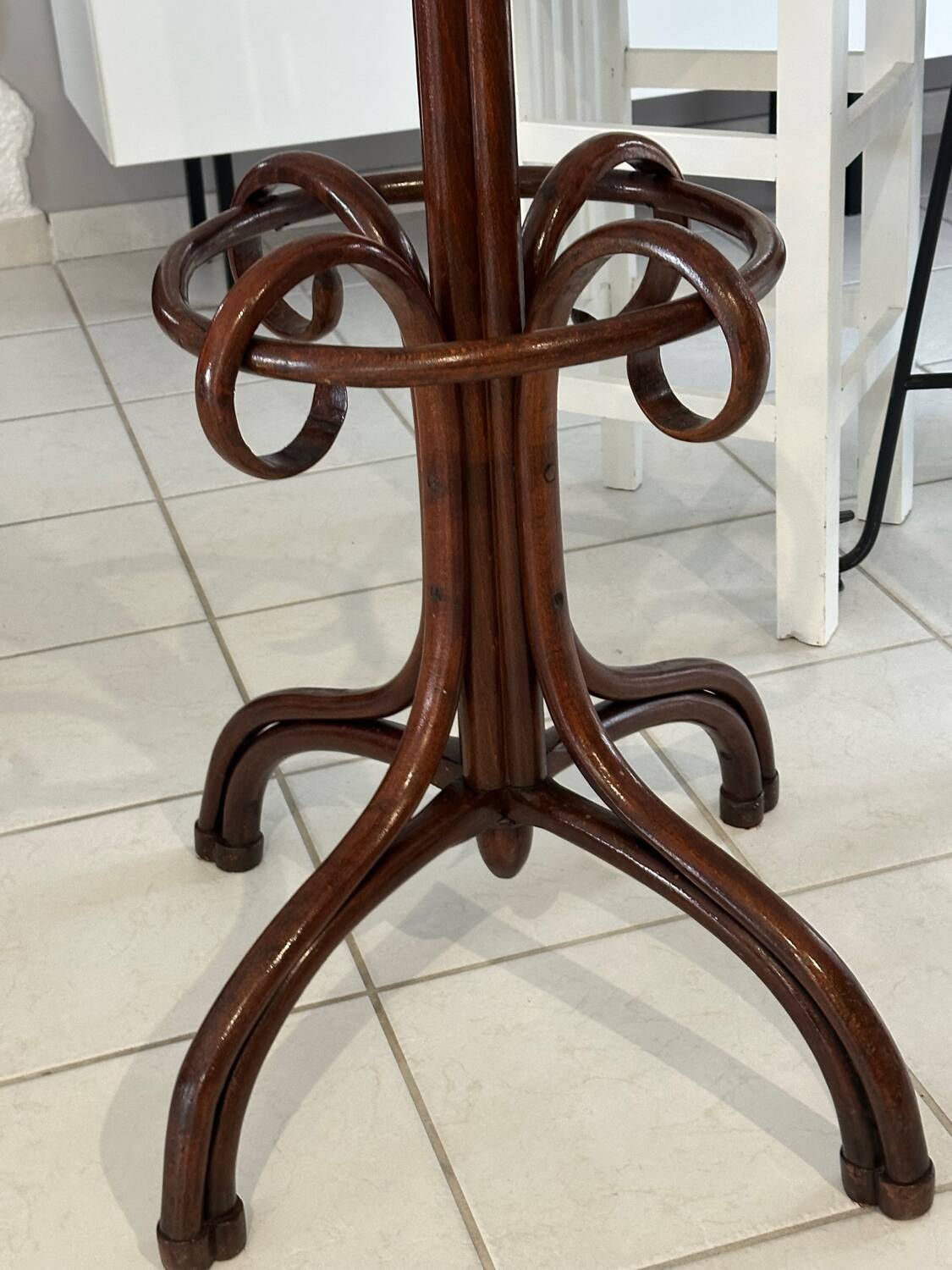 Parrot coat rack Thonet 1920s