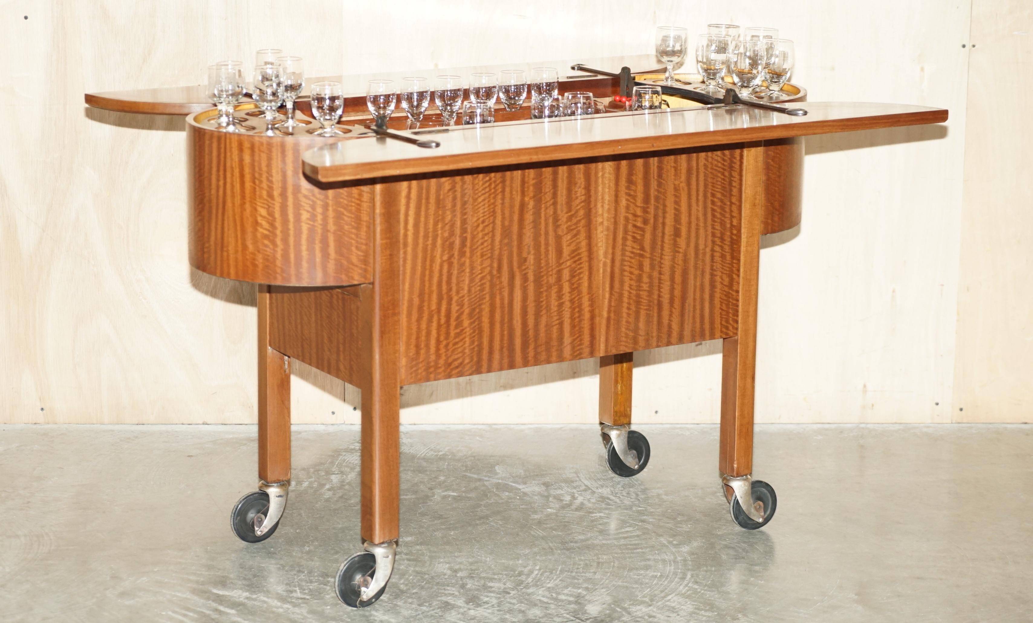 Bar vintage années 1930 sur roulettes