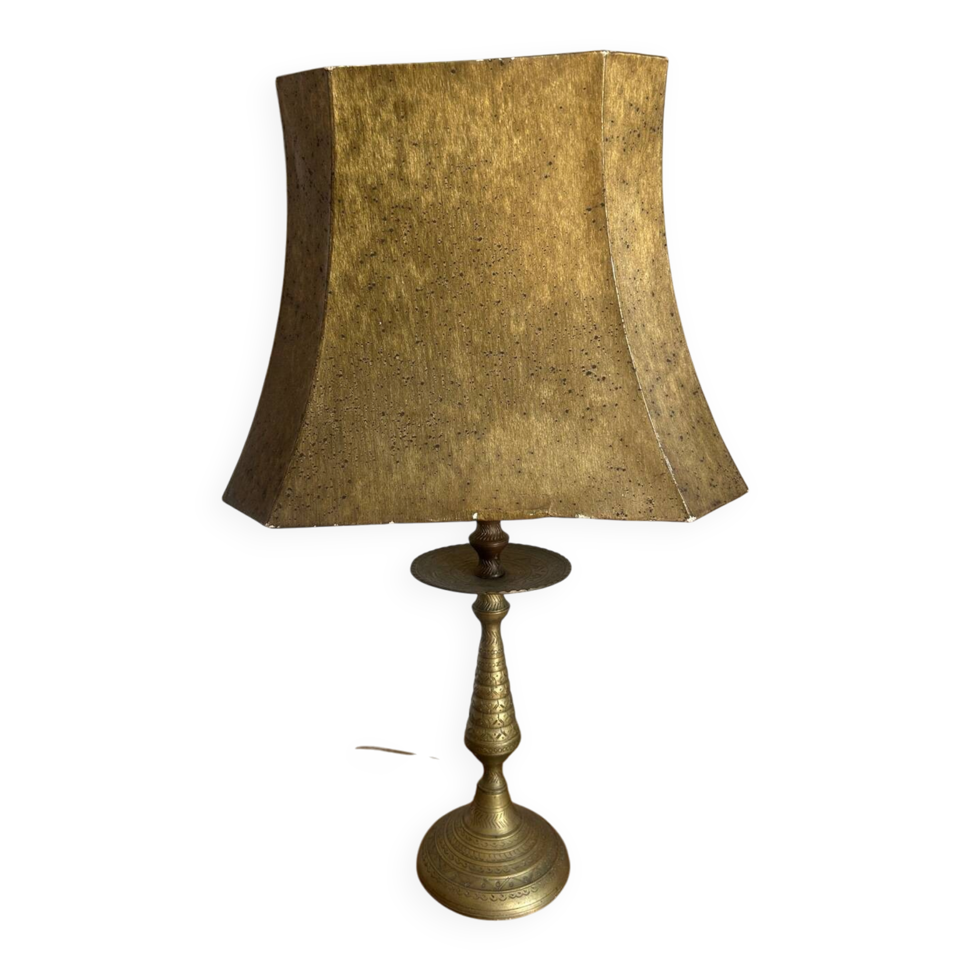 Lampe de table orientale – Laiton gravé & abat-jour parchemin