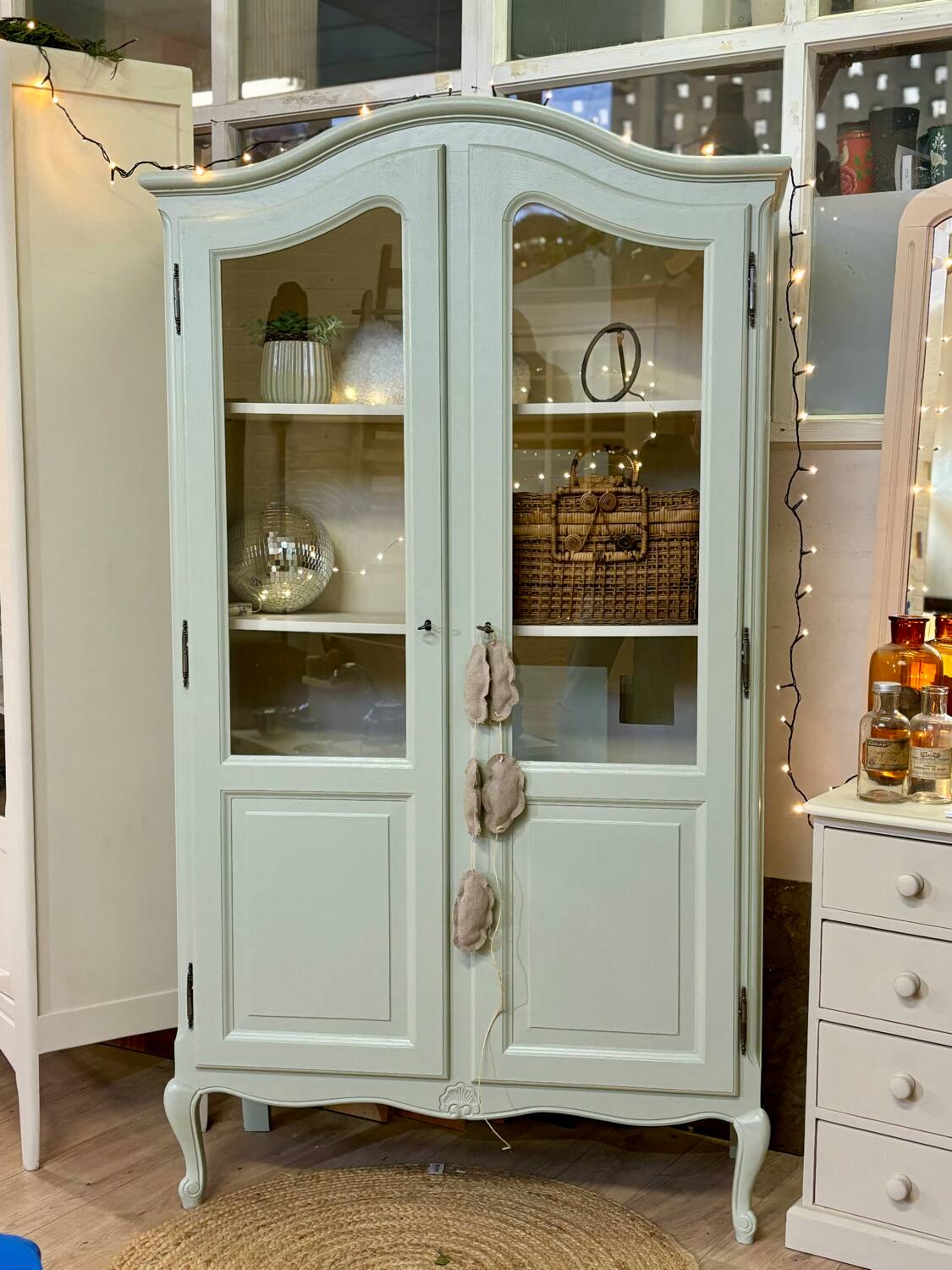Vintage display case in Caiman green