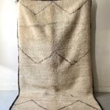 Large ancient Berber rug in ecru and black, 100% pure virgin wool.