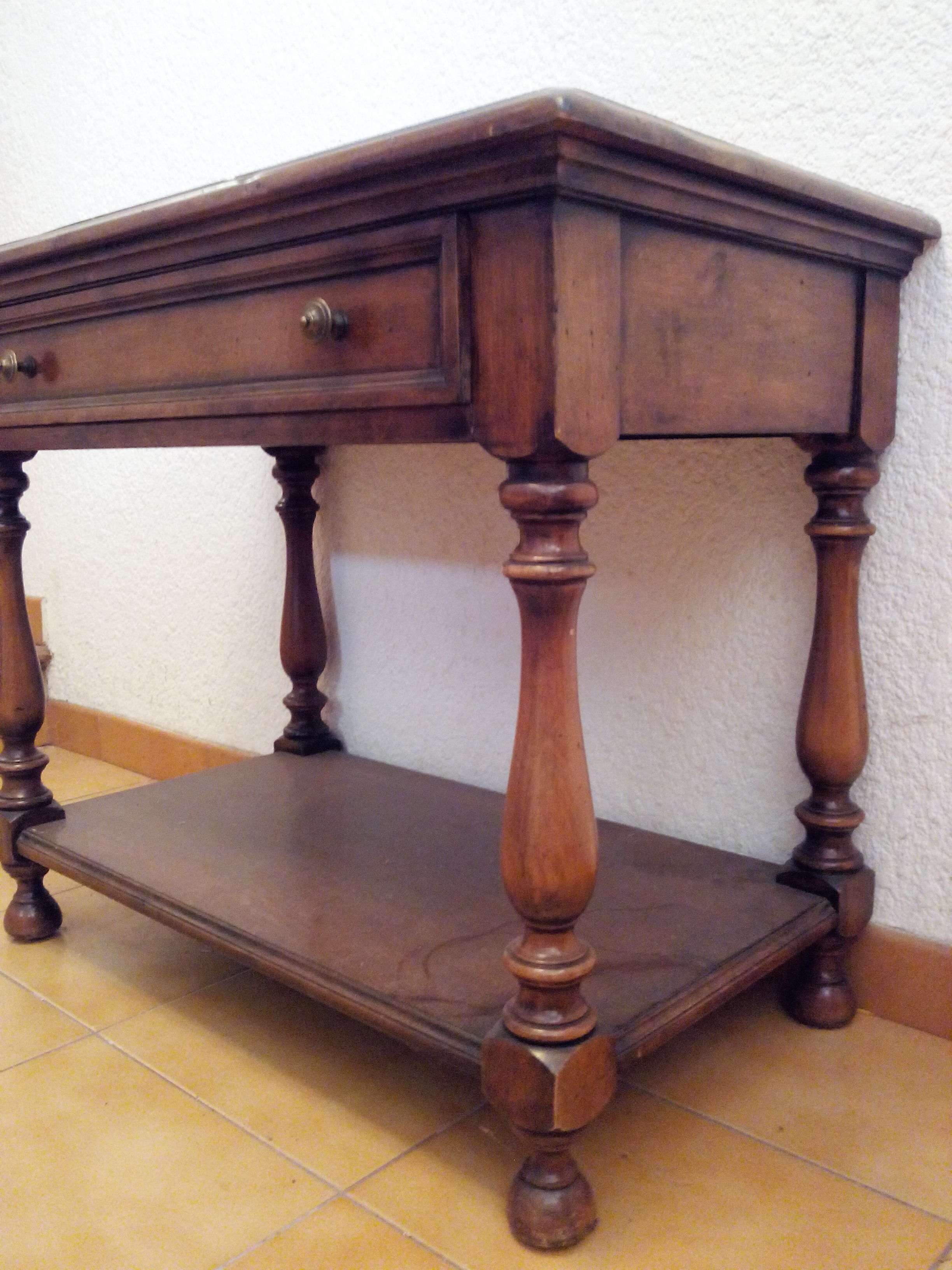 Console table in Walnut