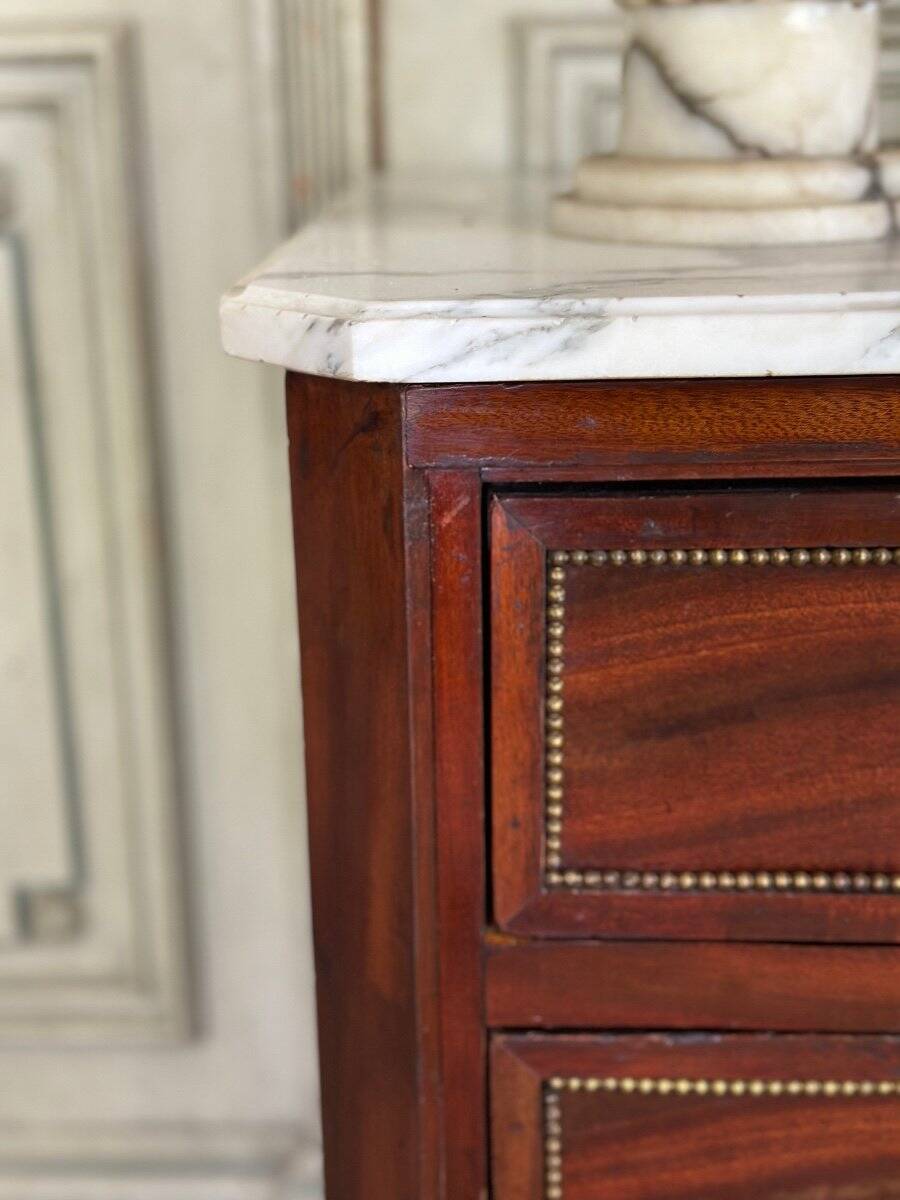 Louis XVI commode in mahogany with brass beading, arabescato marble top, 18th century