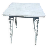 Table de bistrot en fer forgé.