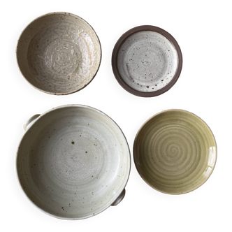 Ensemble de 2 plats et 2 assiettes en grès années 70-80