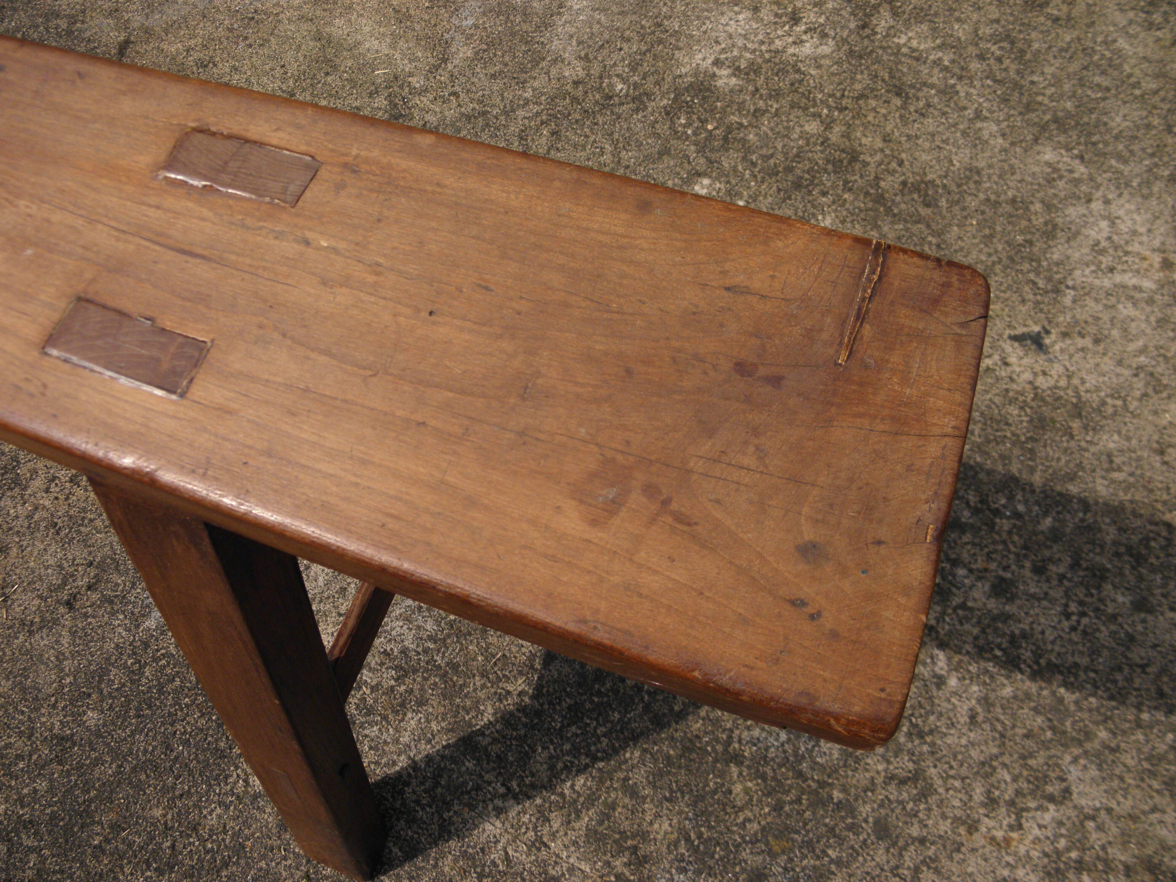 Paire de bancs de ferme en merisier 183 cm.