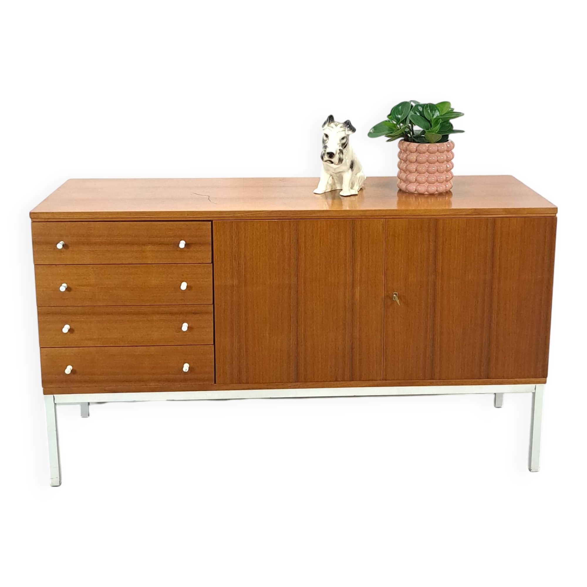 Fineer dressoir uit Zweden met wit stalen poten