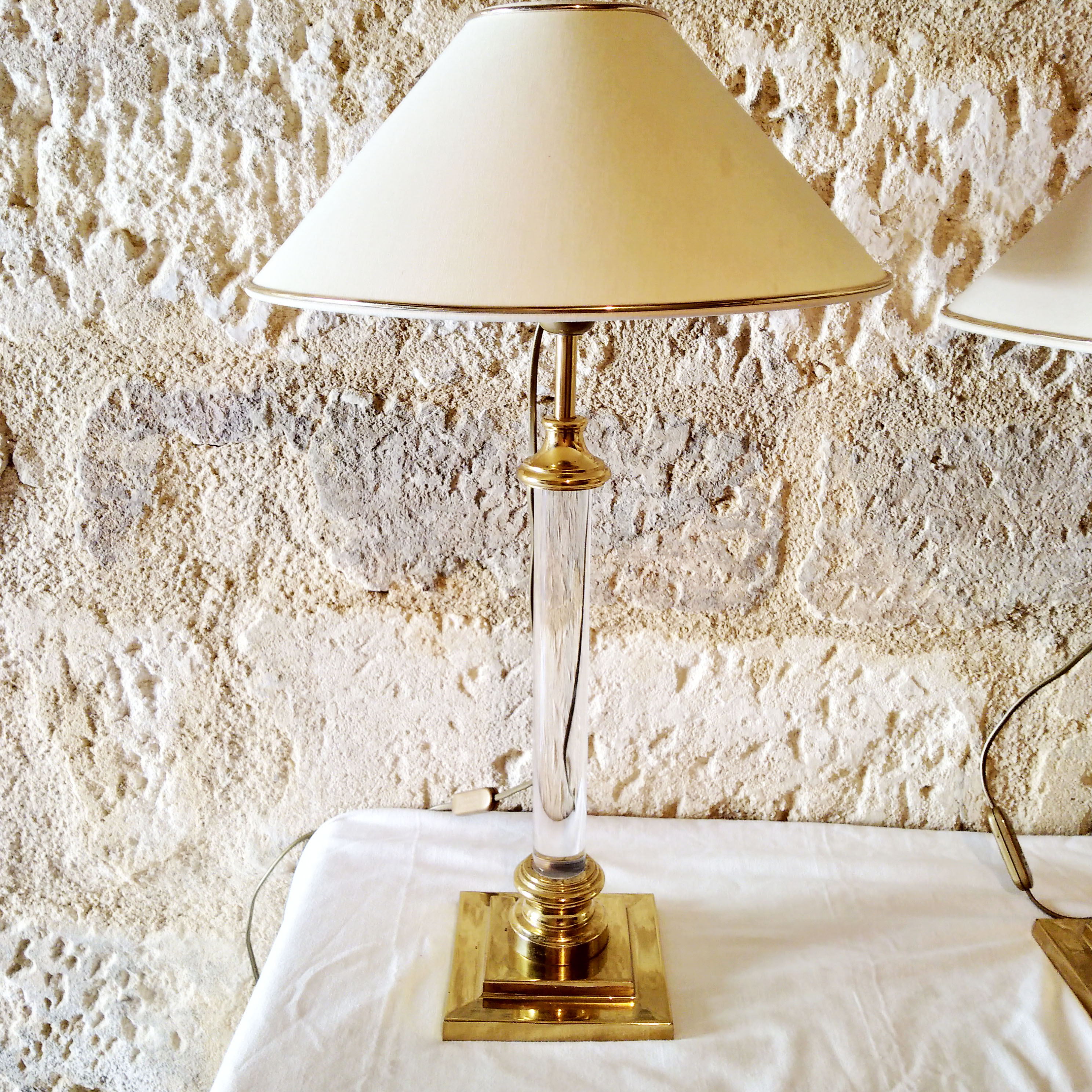 Pair of Plexiglas and brass lamp, Maison Le Dauphin, 1970
