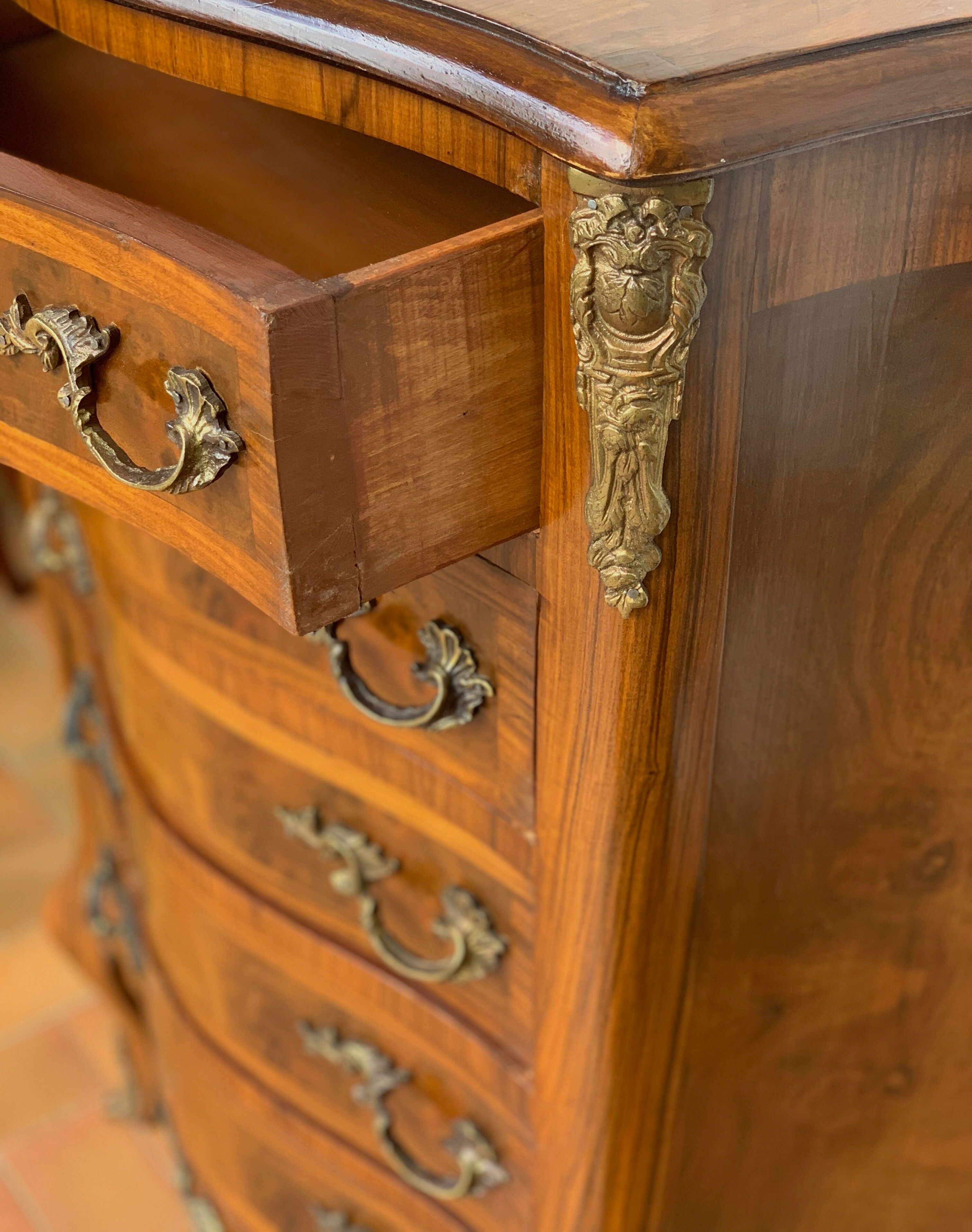 Small chest of drawers in curved wooden marquetry 5 drawers