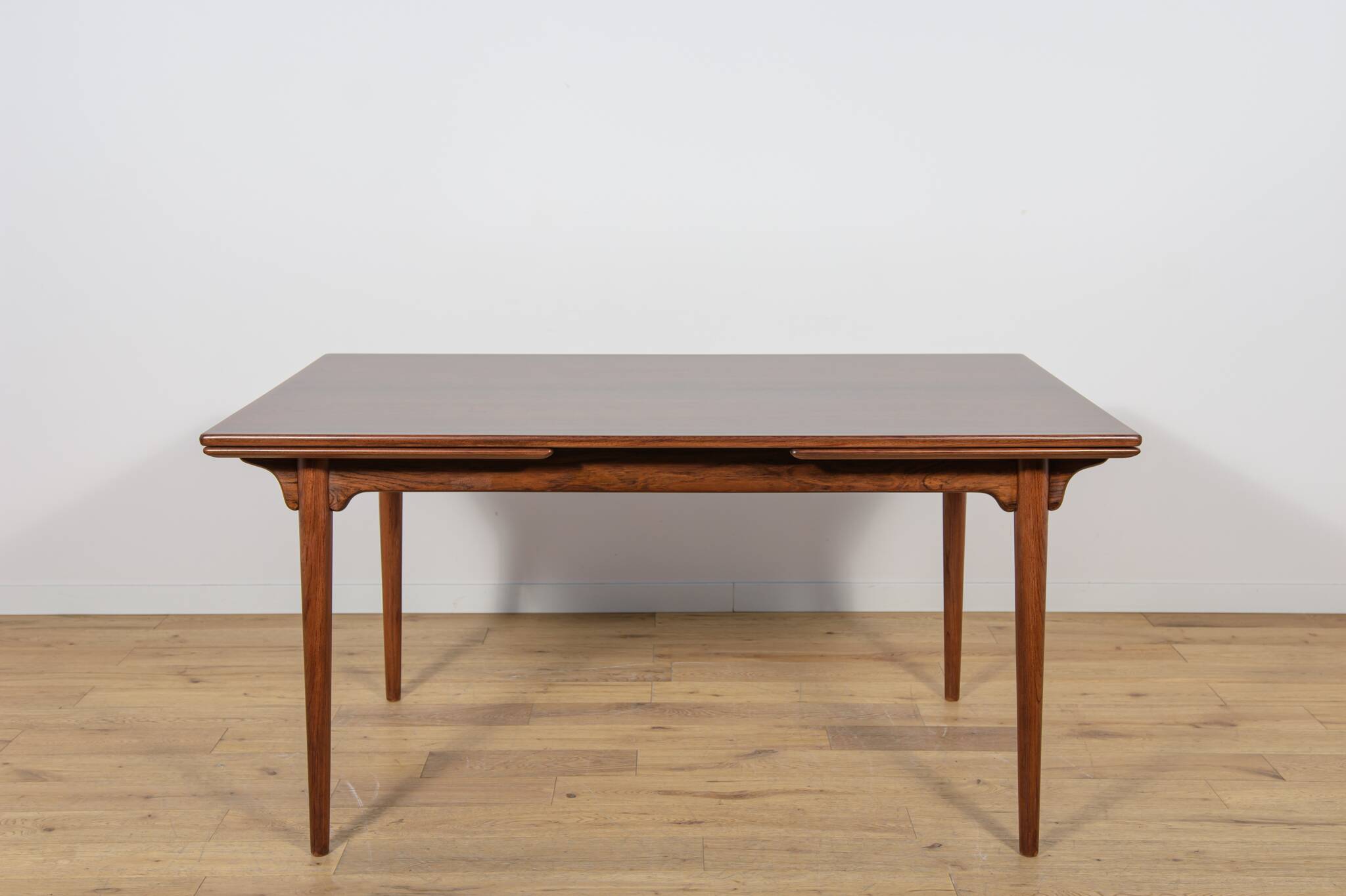 Mid-Century Modern Rosewood Dining Table Model 54 by Gunni Omann for Omann