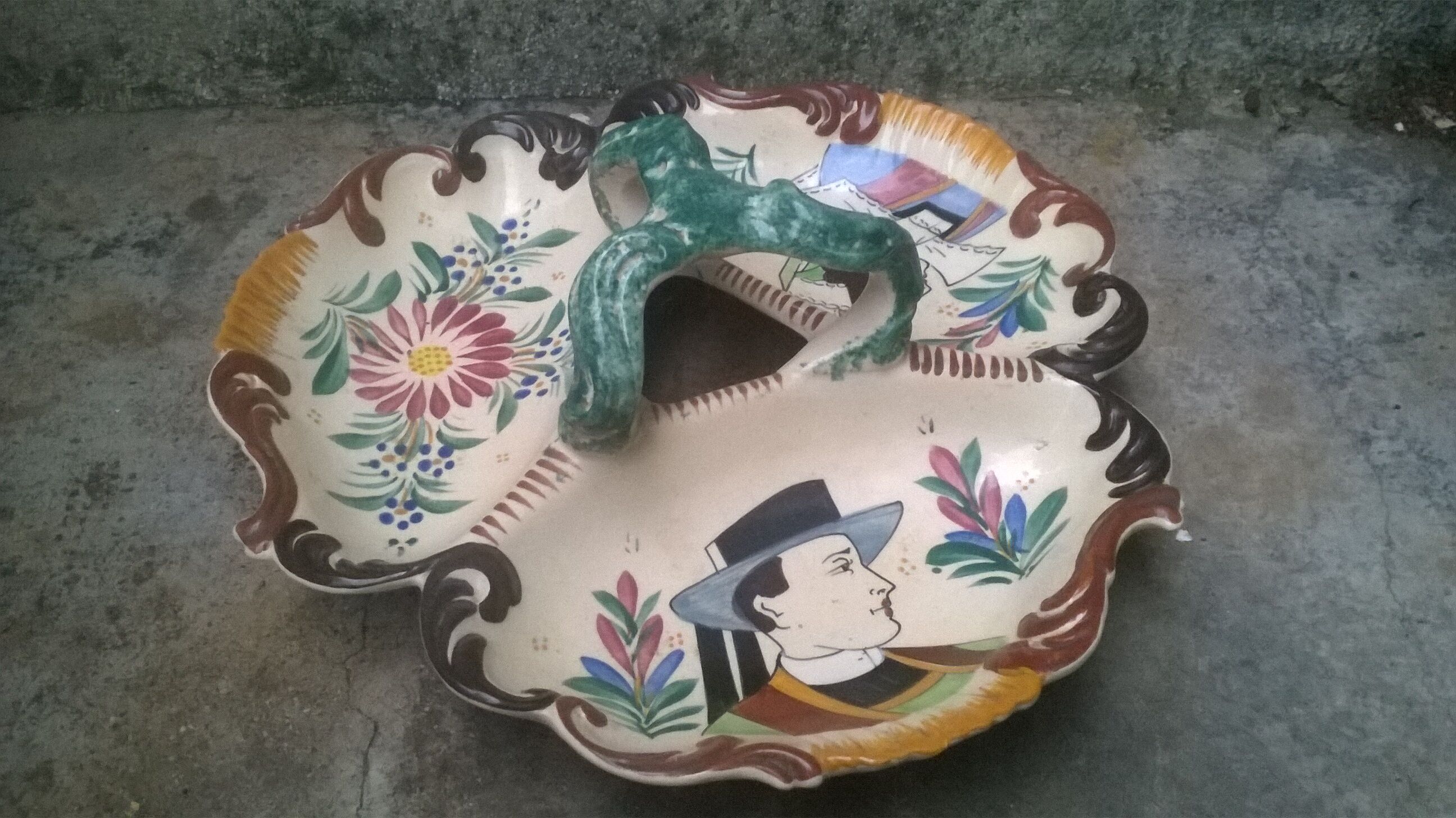 Serviteur ou mendiant en faïence de Quimper