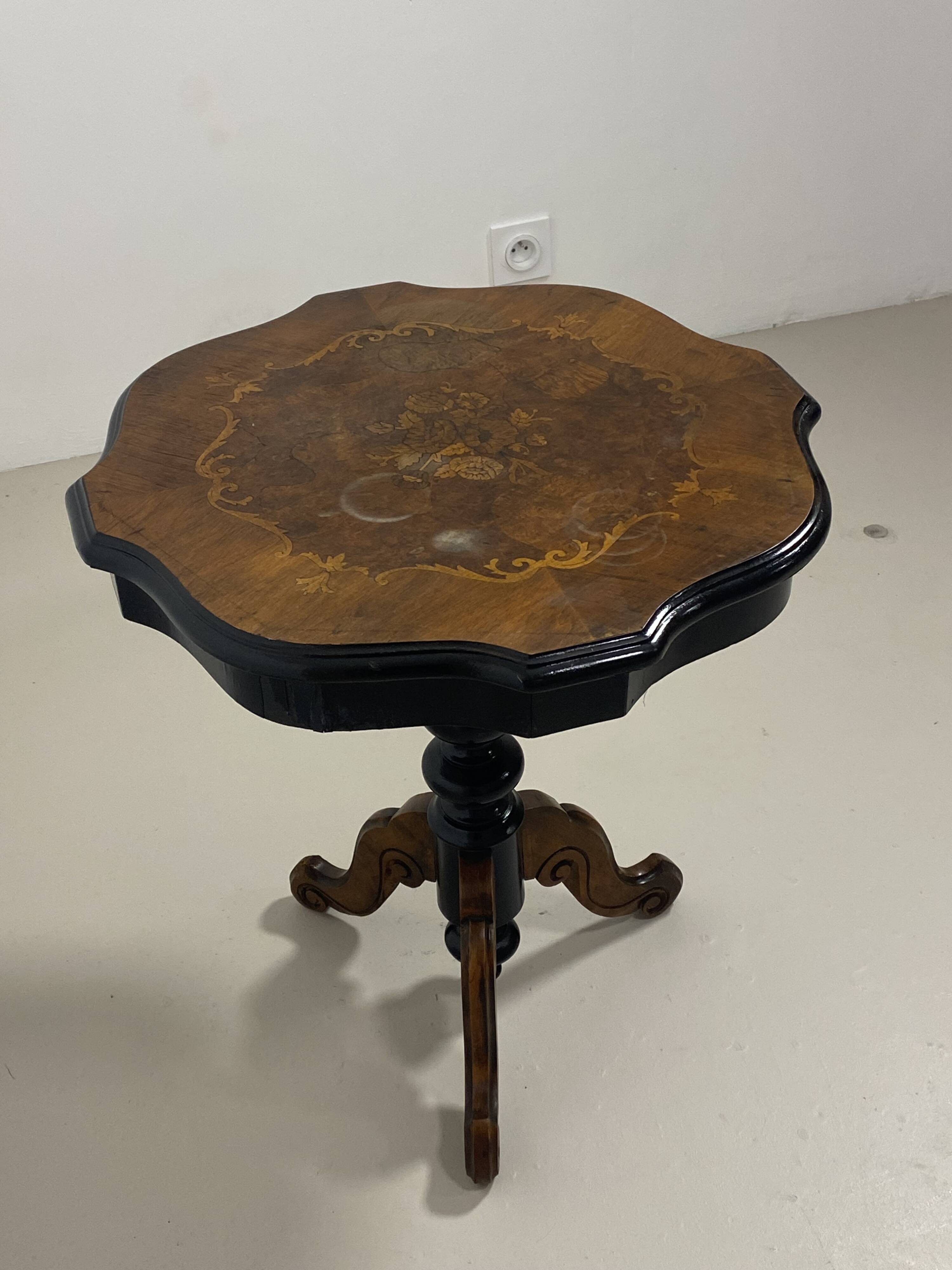Two-tone black and mahogany pedestal table with mahogany veneer