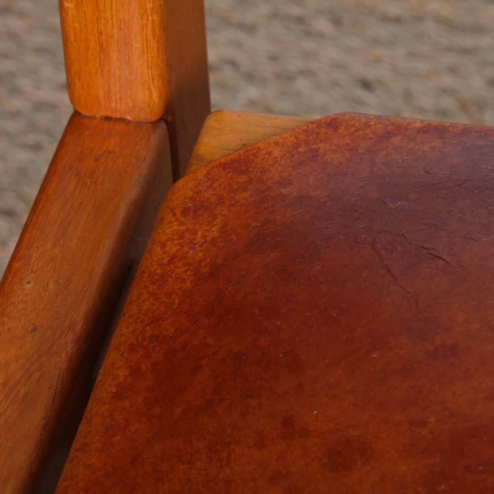 Ensemble de 4 chaises Maison Regain en orme et cuir, 1980