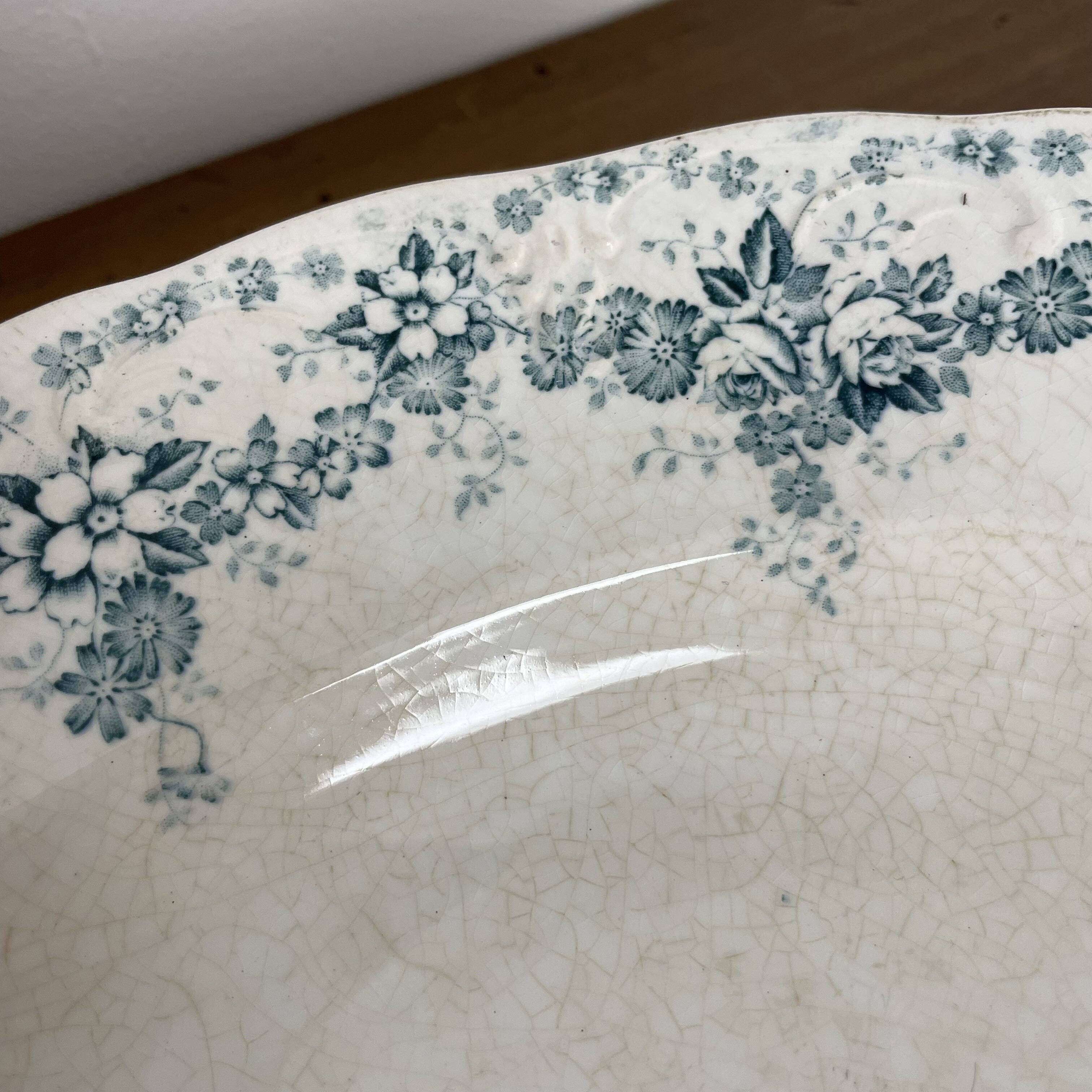 41 cm oval dish in Maastricht earthenware, Clara model