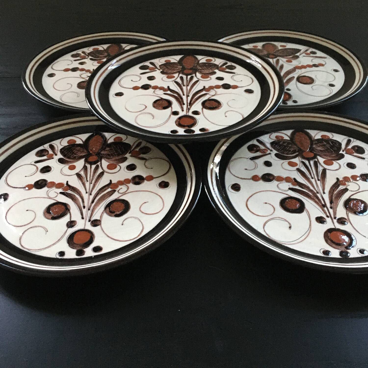 Serie de 5 assiettes signées