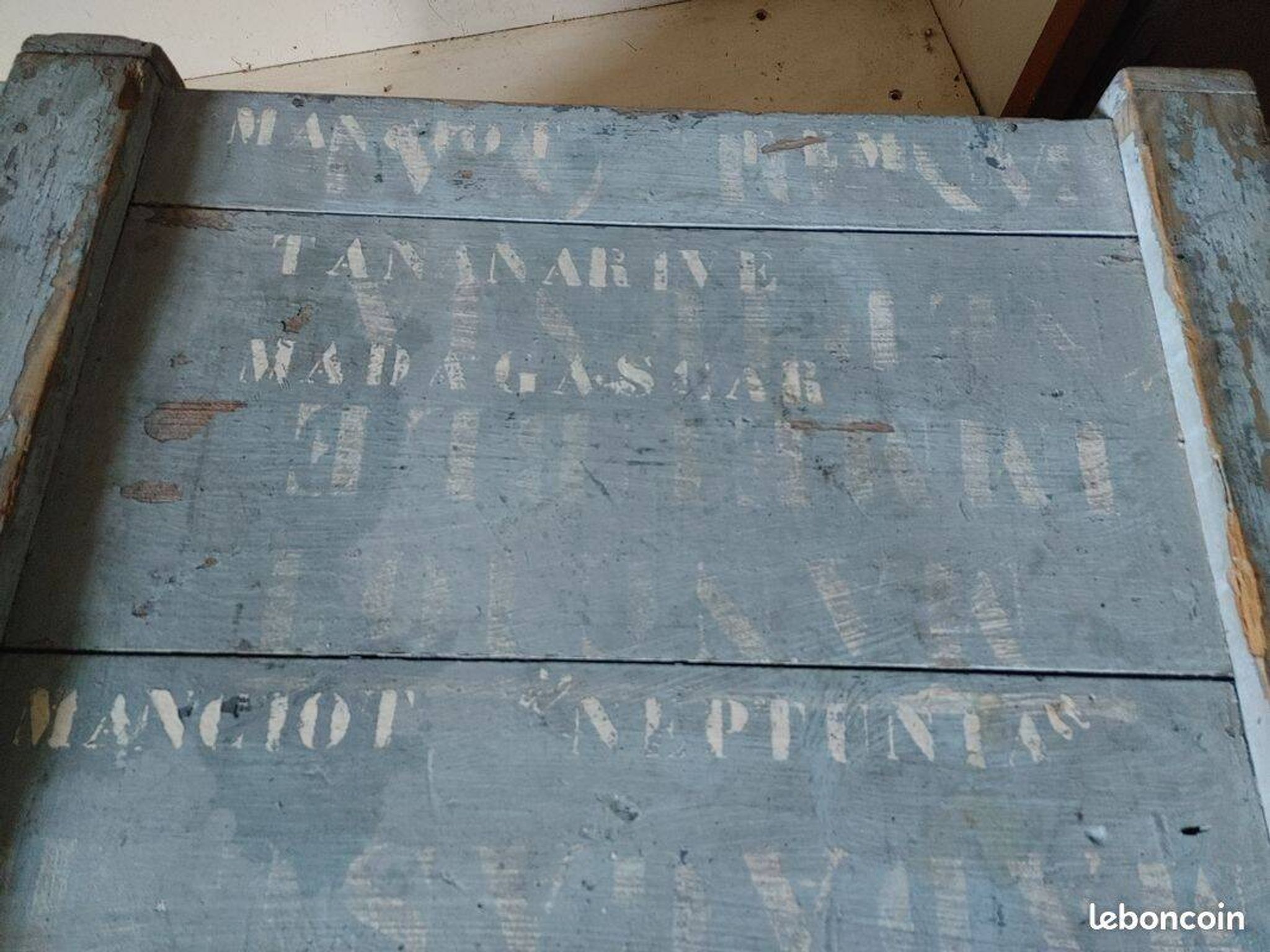 Large trunk/old chest, entirely original - address BANDOL