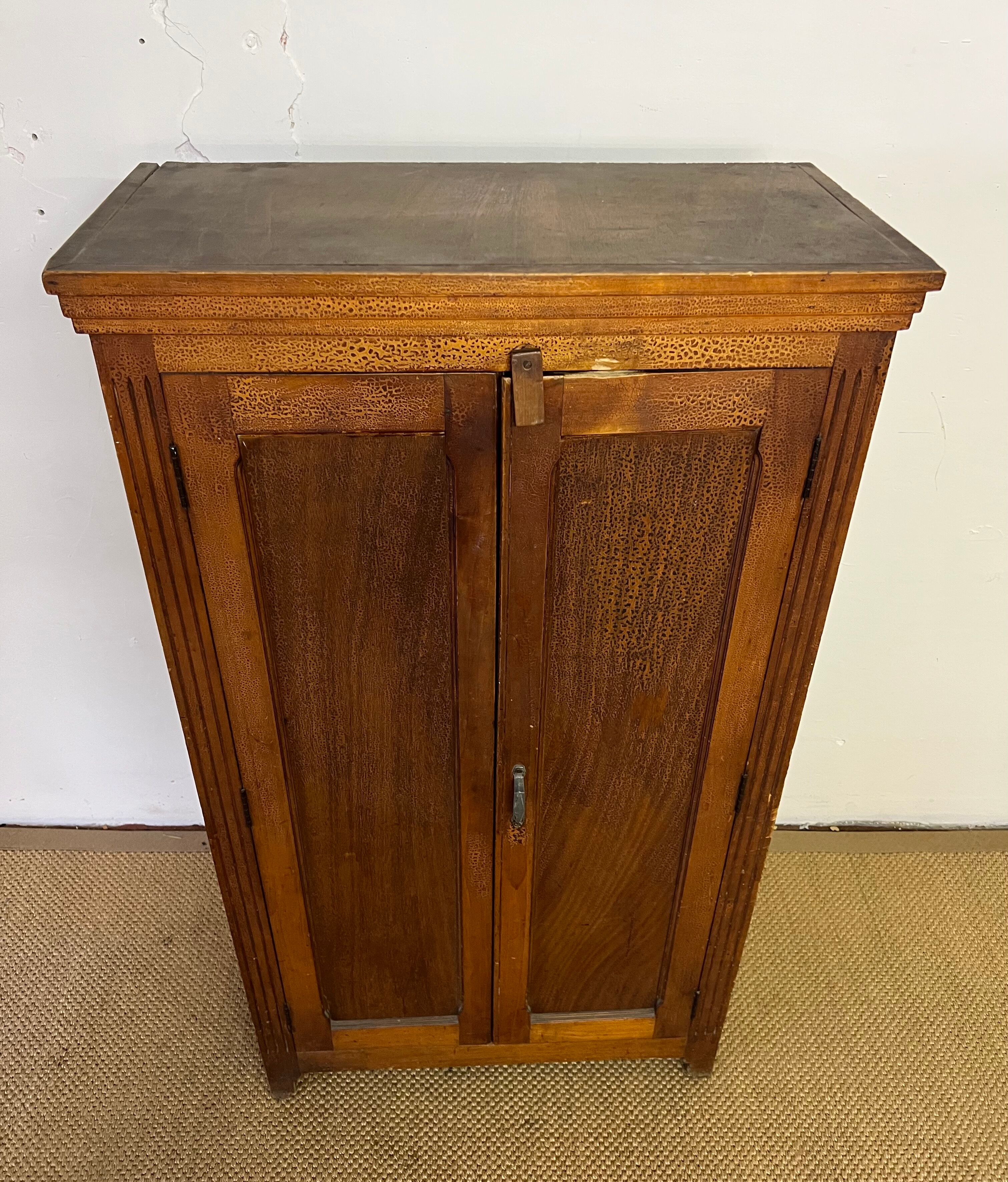Armoire parisienne vintage