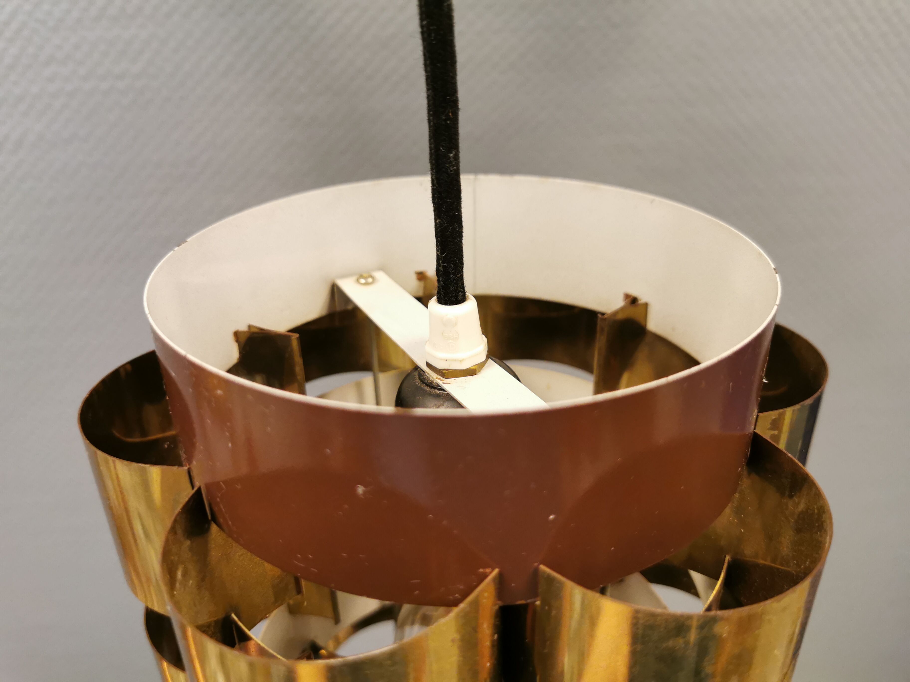 Danish hanging lamp from the 70s, in thin cut metal.
