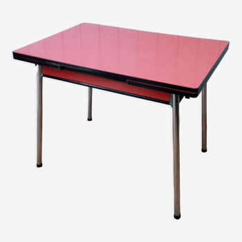 Expandable table in red formica
