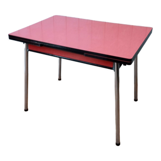 Expandable table in red formica