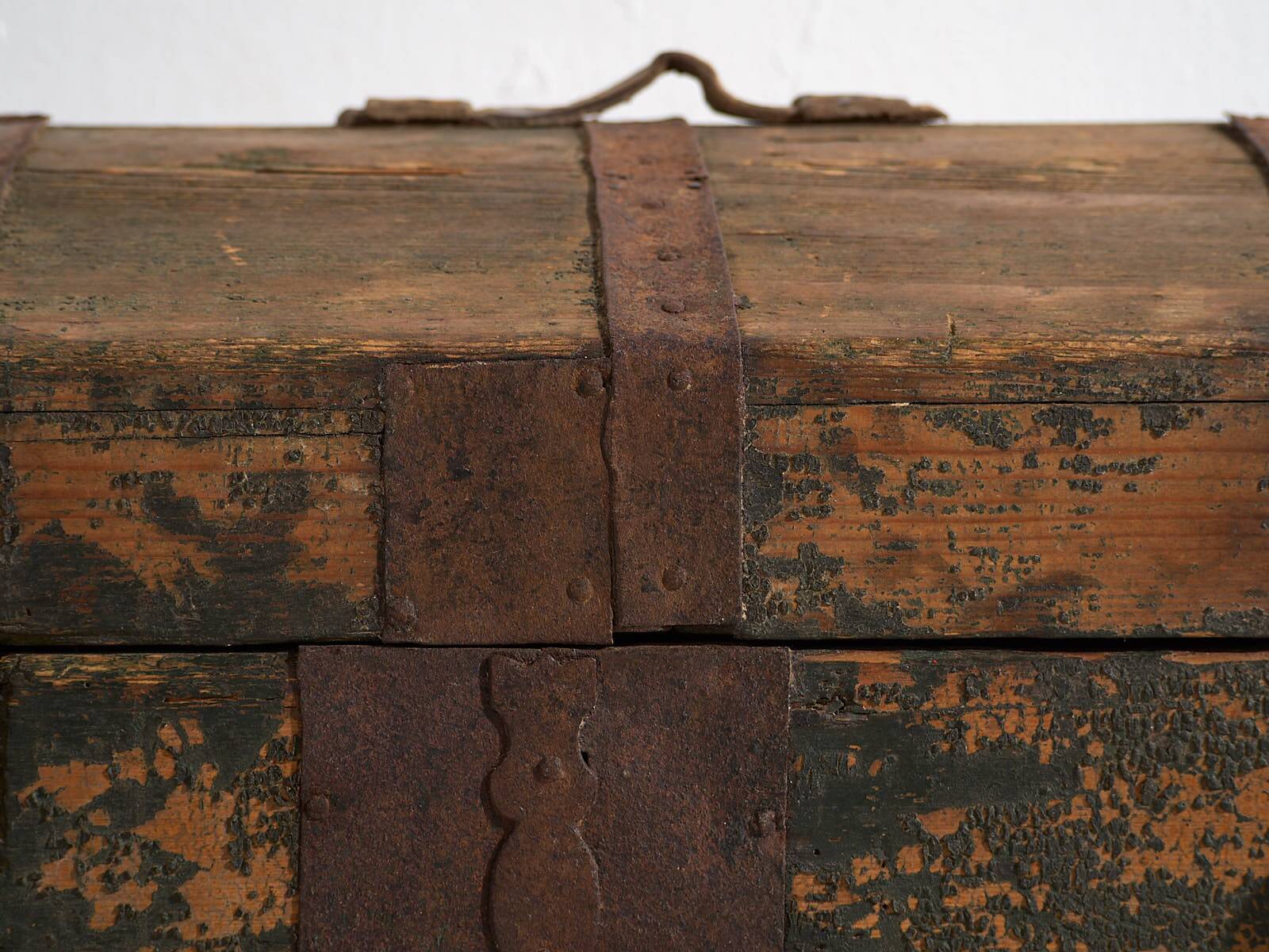 Antique chest with green patina (c.1900)