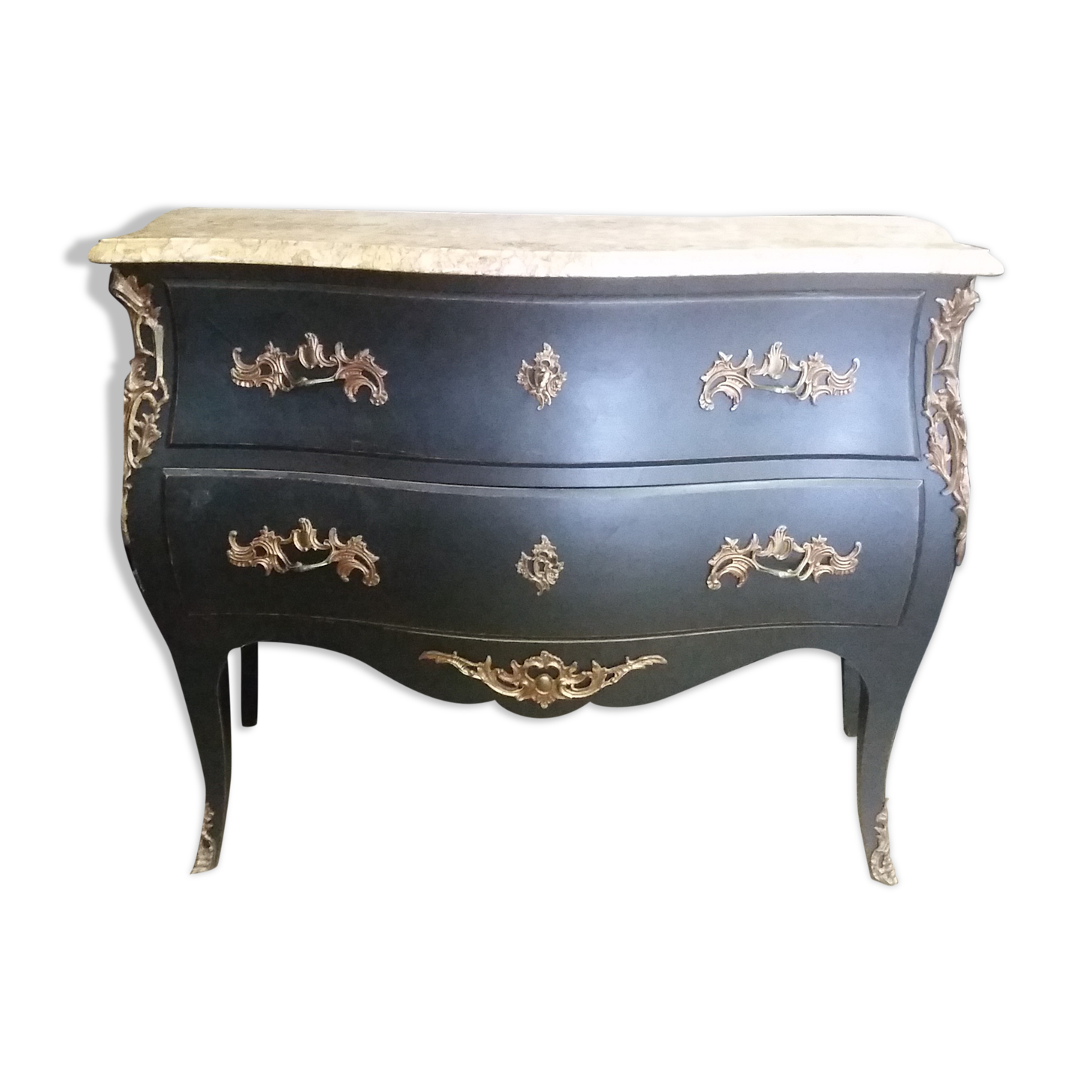 Curved chest of drawers