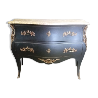 Curved chest of drawers