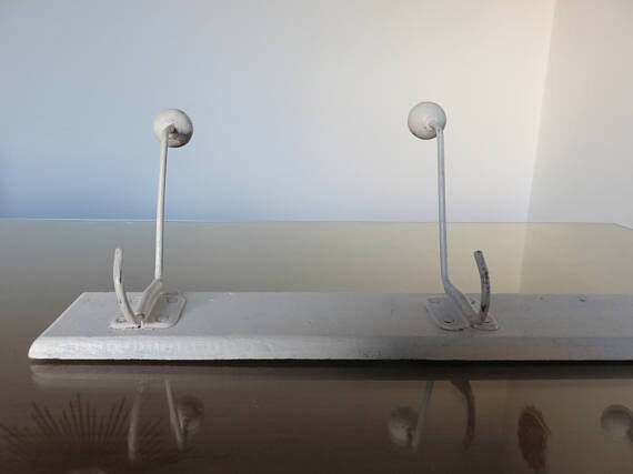 Coat 4 door hooks 30-40 years