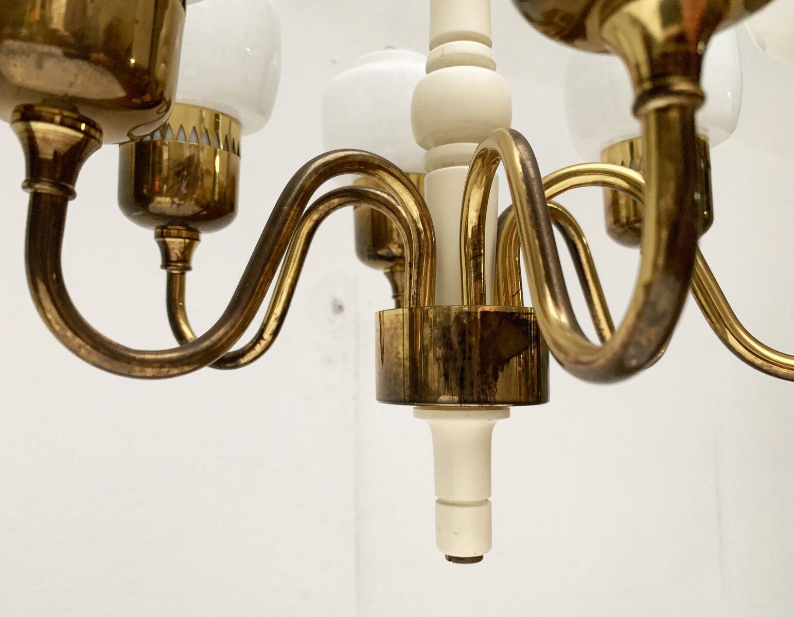 Swedish chandelier T526 from the mid-century by Hans-Agne Jakobsson for Hans-Agne Jakobsson AB.
