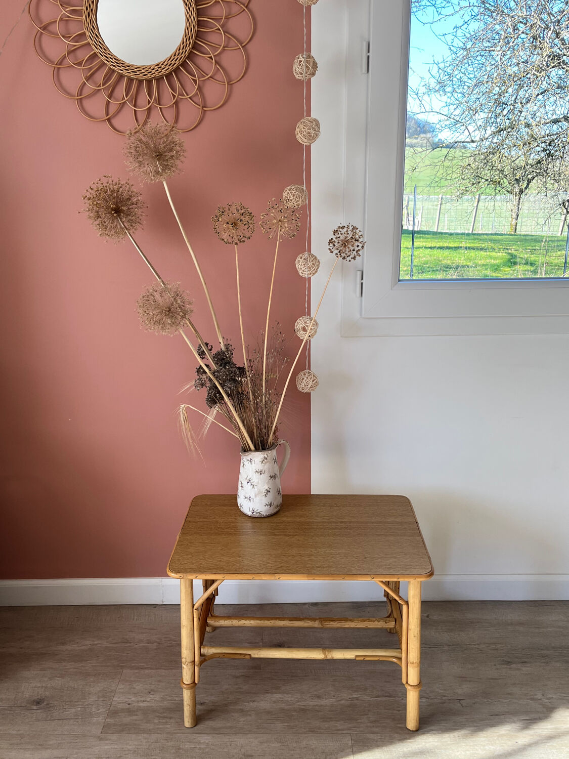 Petite table en rotin