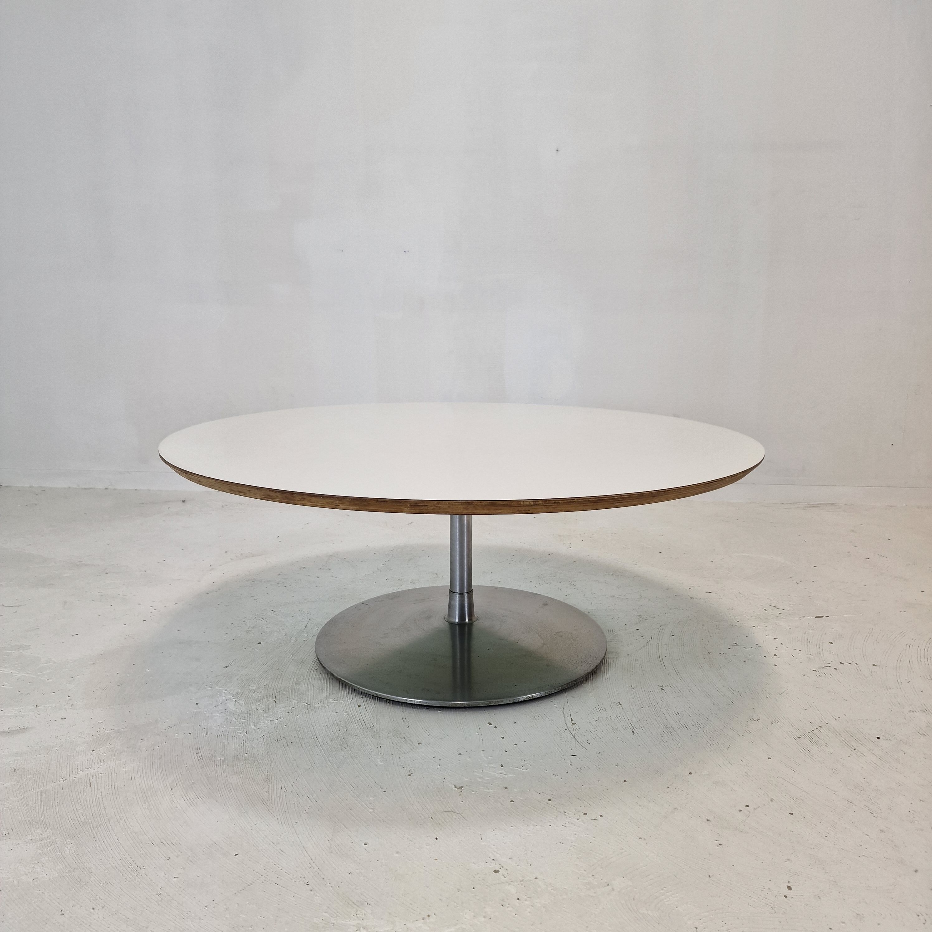 Circle coffee table by Pierre Paulin for Artifort 1960's