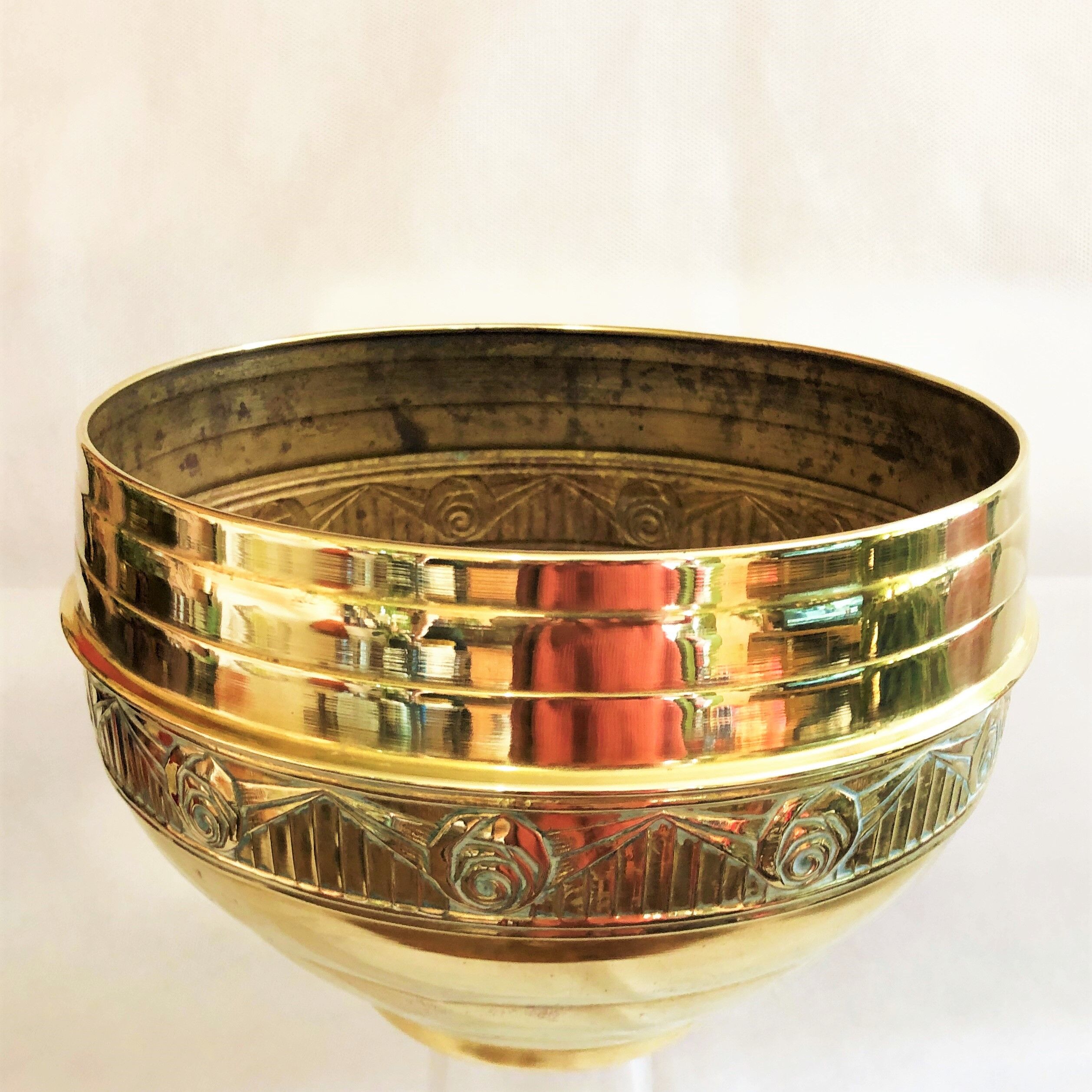 Large pot cover golden brass repelled