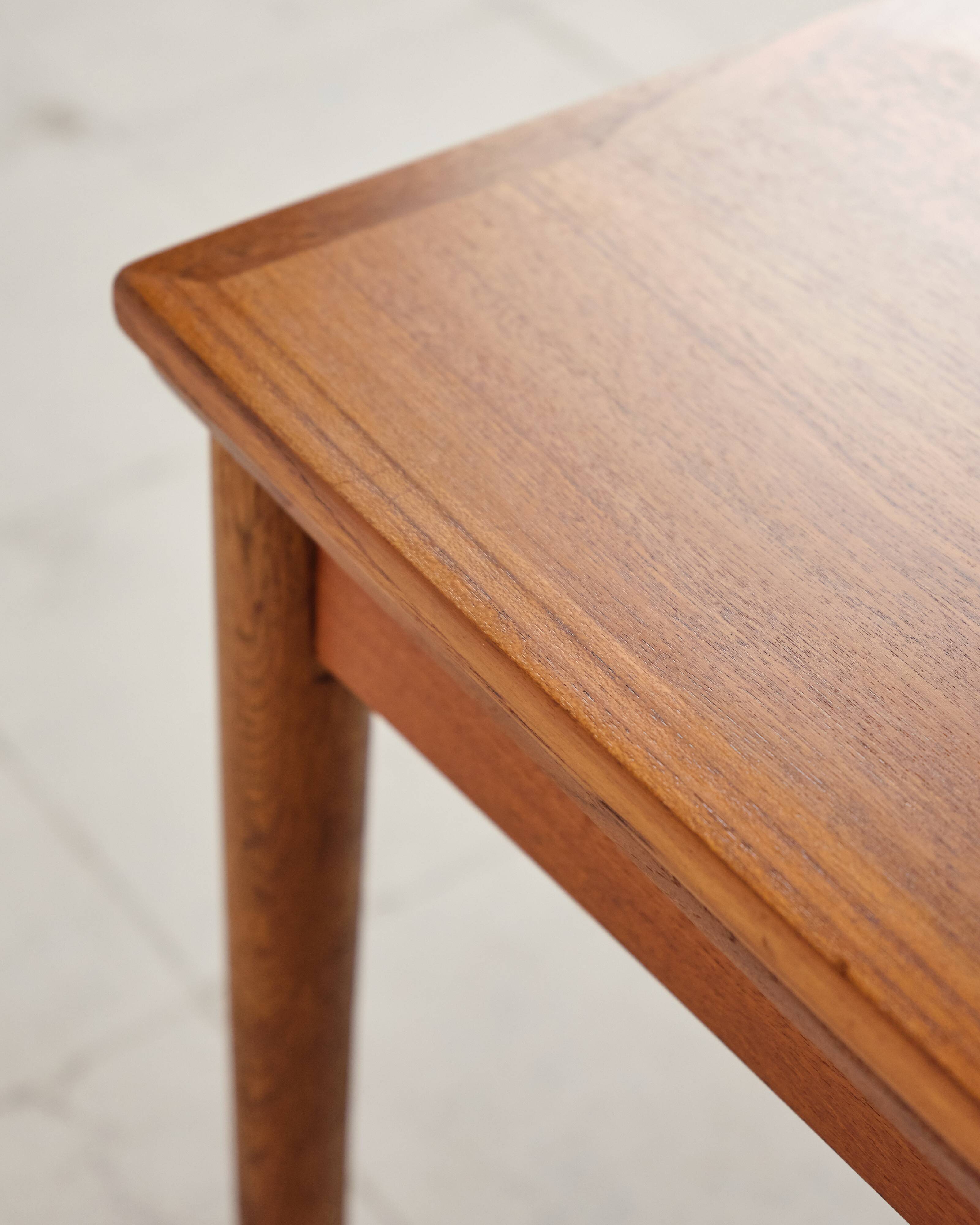 Extendable teak table by Poul Hundevad, Denmark