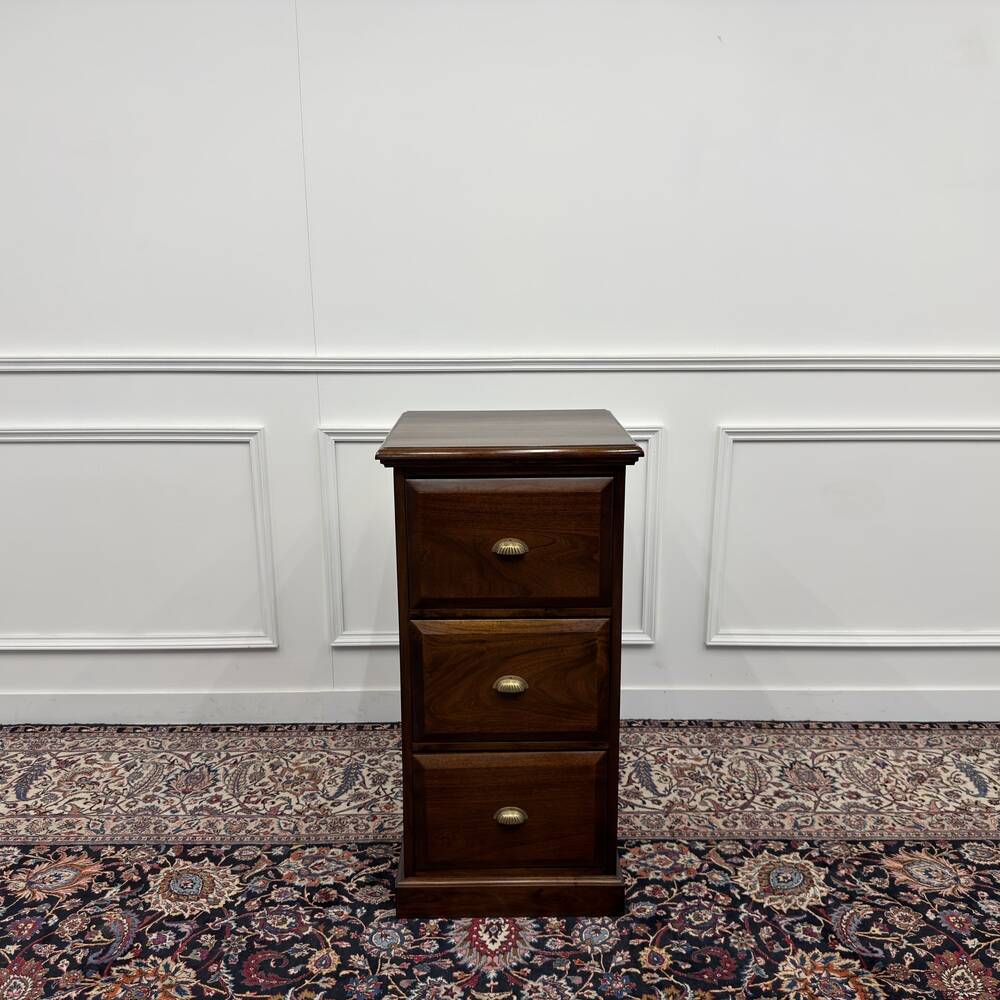 Classic Englisch Chest of Drawers