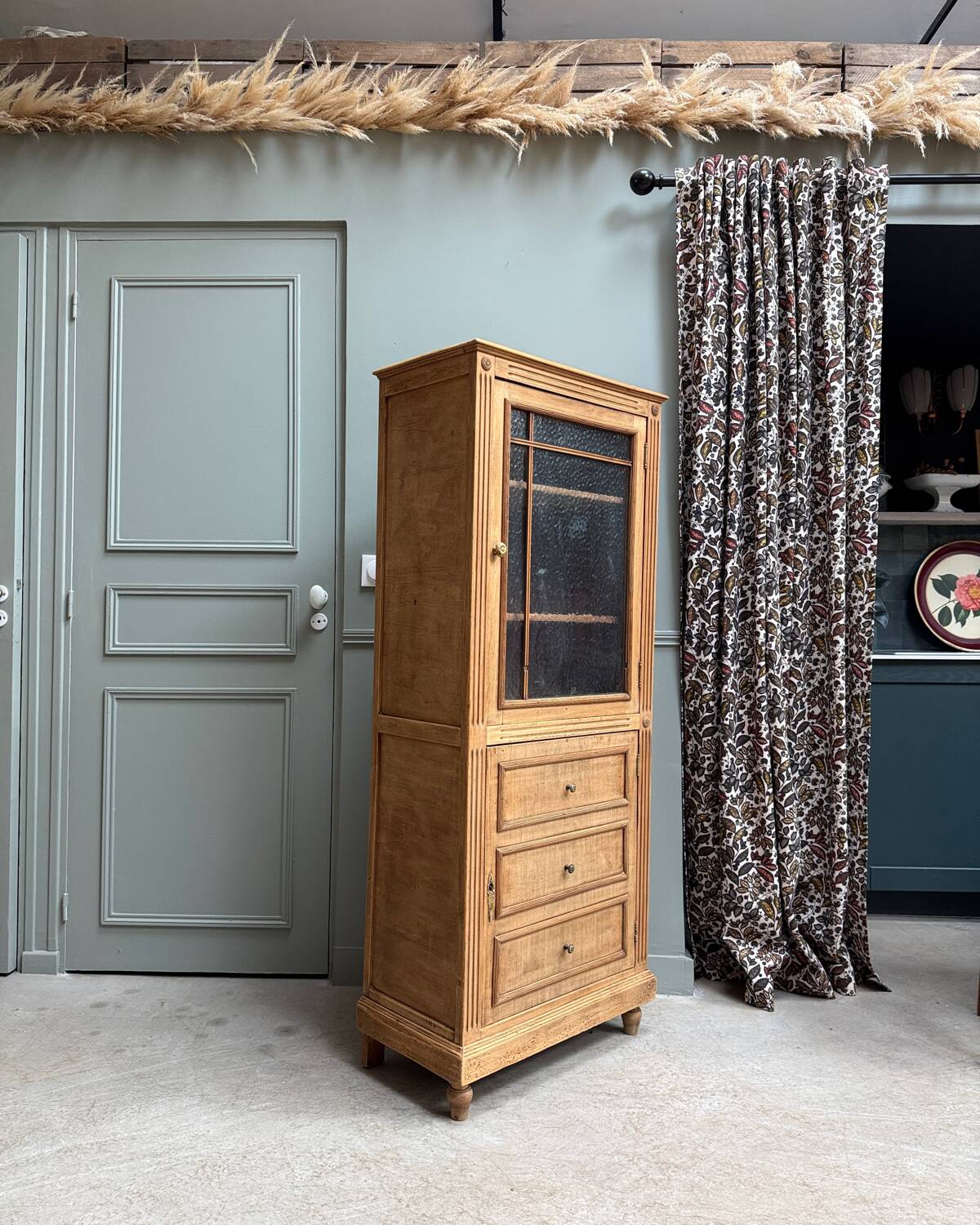 Renovated Parisian showcase