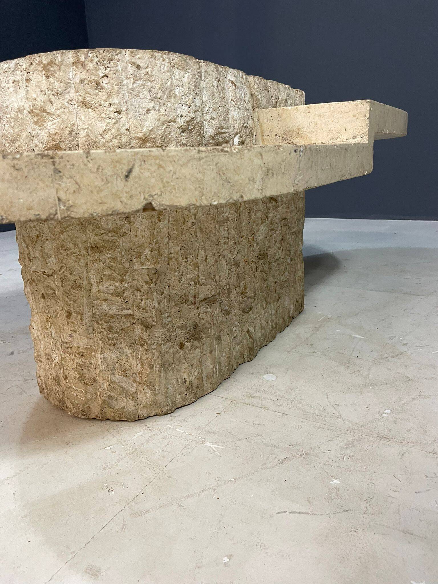 Table basse en pierre fossile/mactan, Magnussen Ponte, années 1980