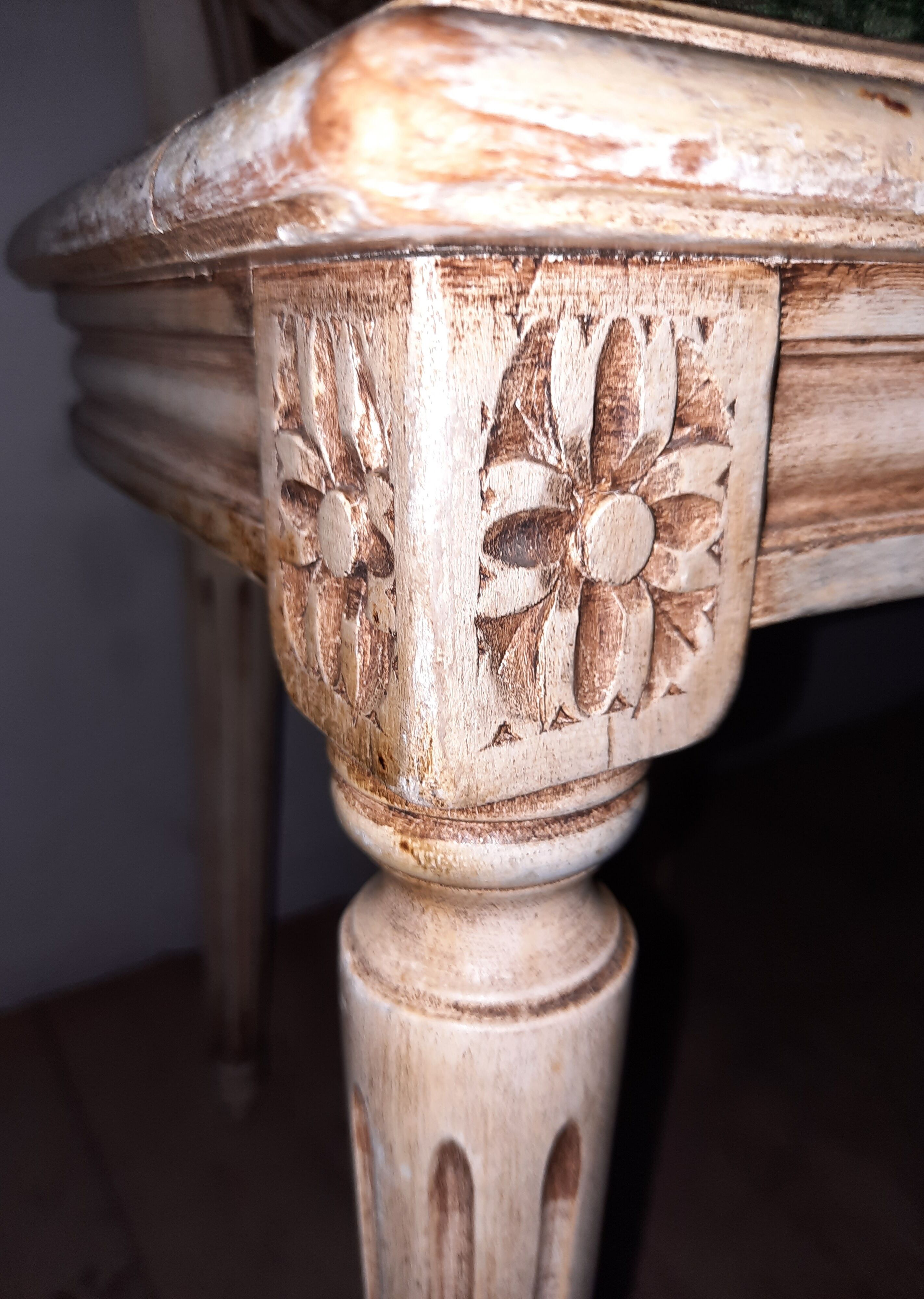 Suite of 4 Louis XVI style chairs