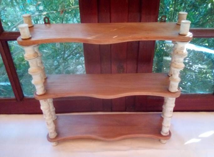 Bobbin shelf