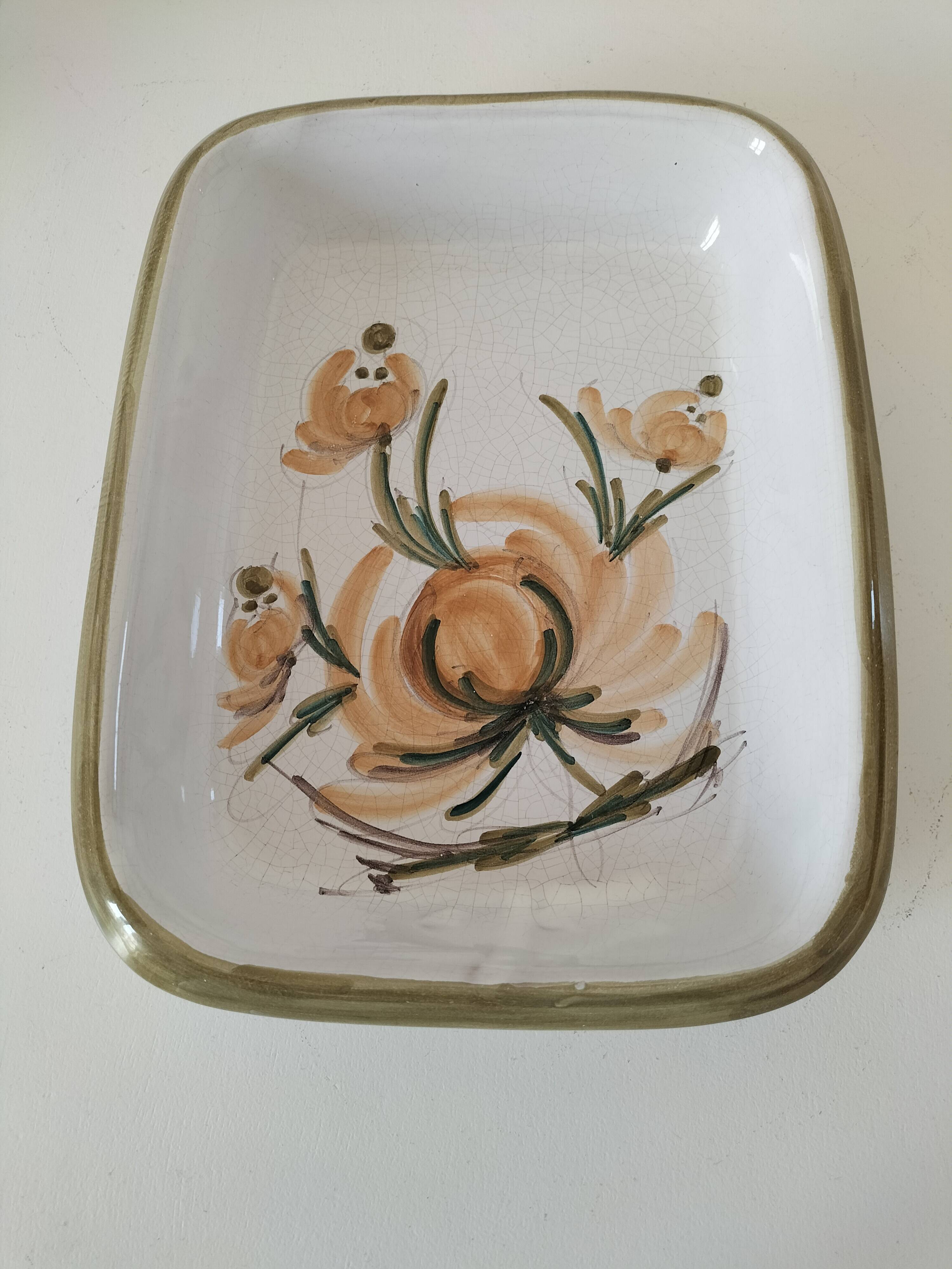 Ceramic dish from Maïthé pottery (Royan)