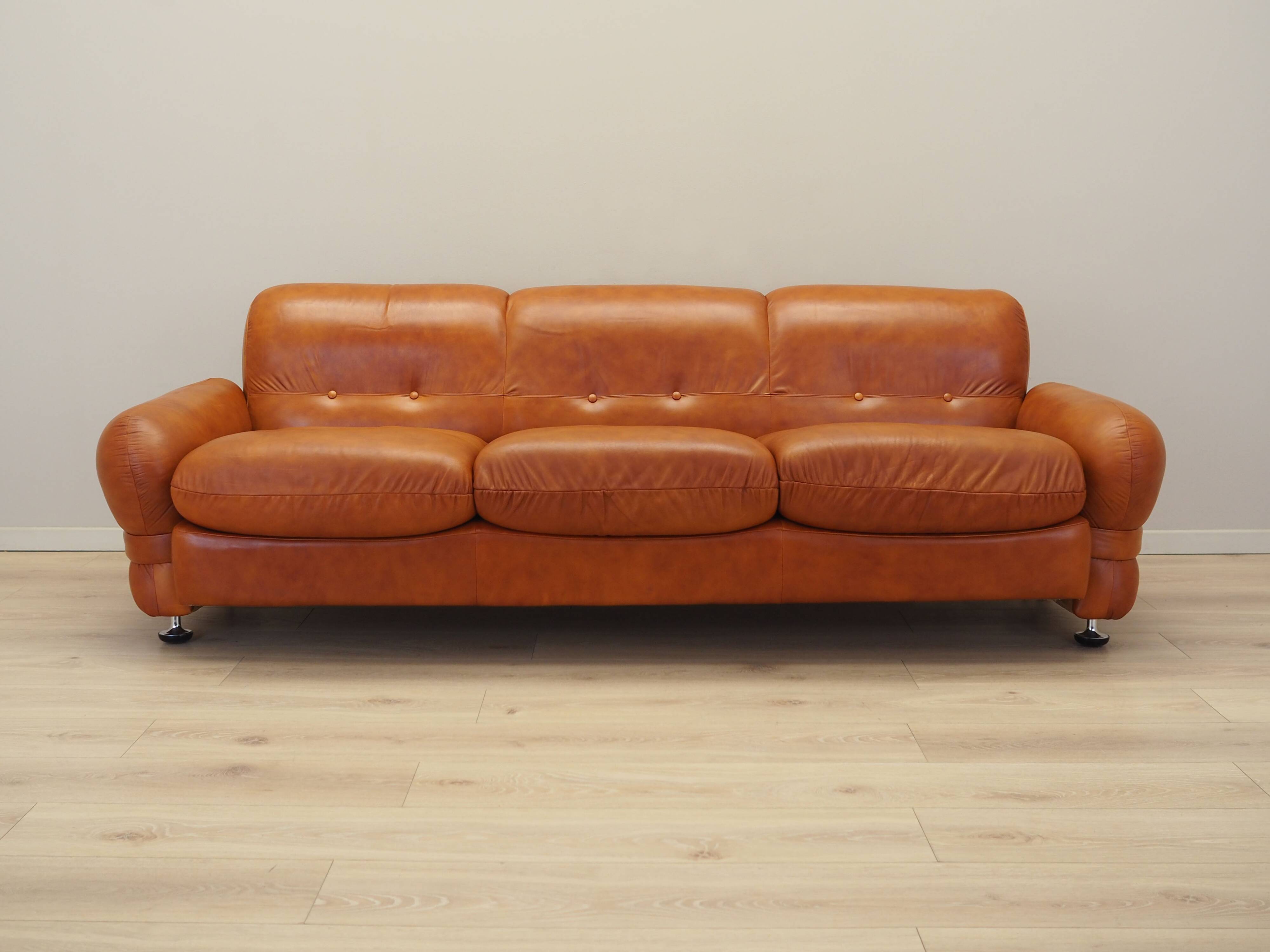 Red leather sofa, Italian design, 1970s, production: Italy