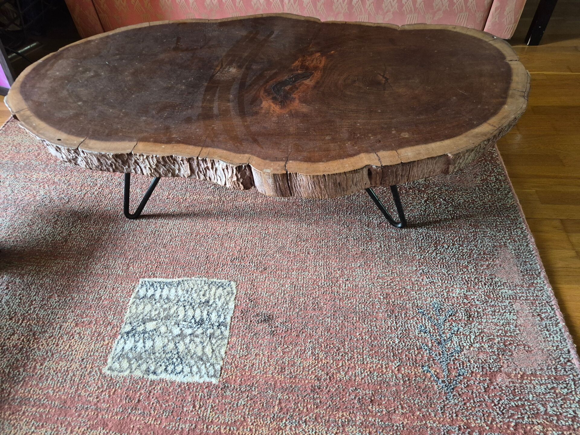 Table basse brutaliste en palissandre de Madagascar