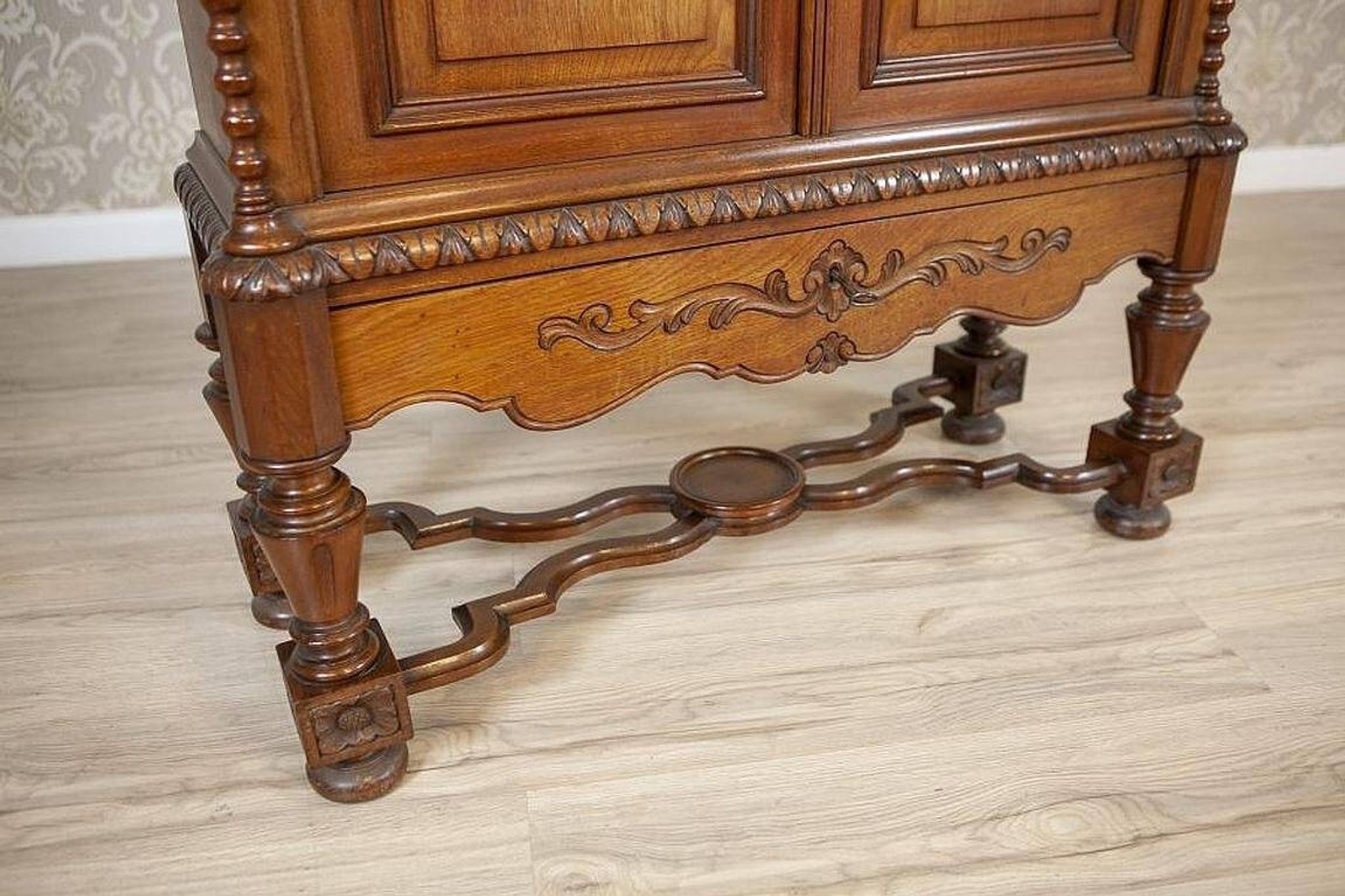 Cabinet de style Renaissance Revival en noyer, 1900