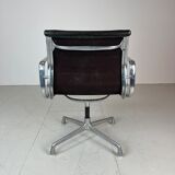 Soft Pad chair de Charles & Ray Eames édition Herman Miller