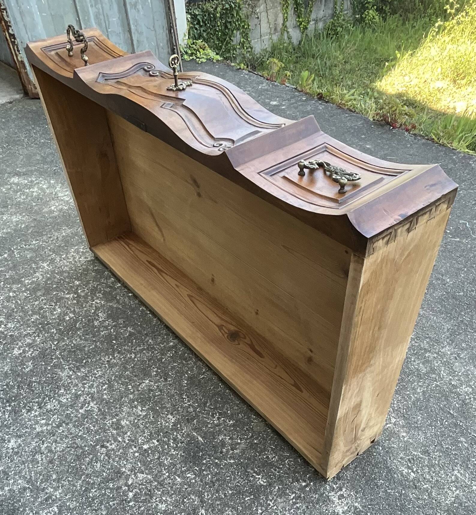Louis XV Style Walnut Eel Chest of Drawers, Early 19th Century