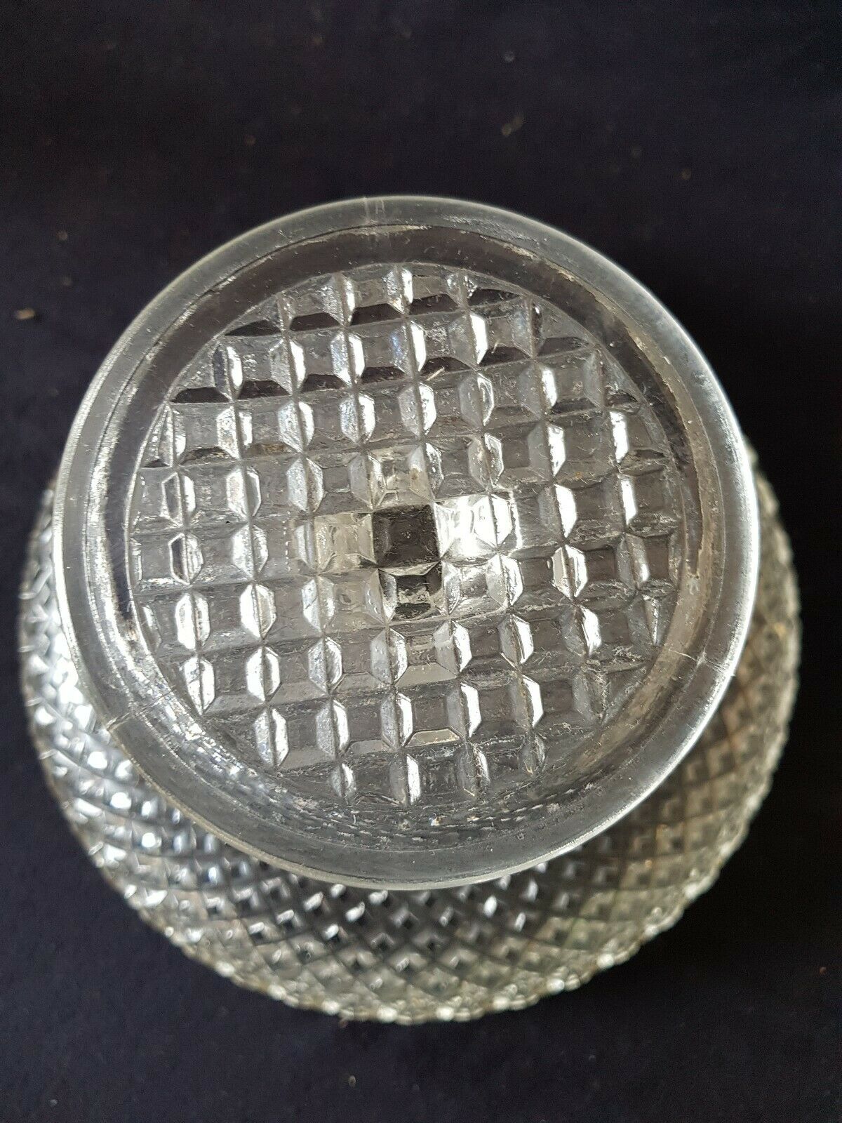 Glass standing fruit cup