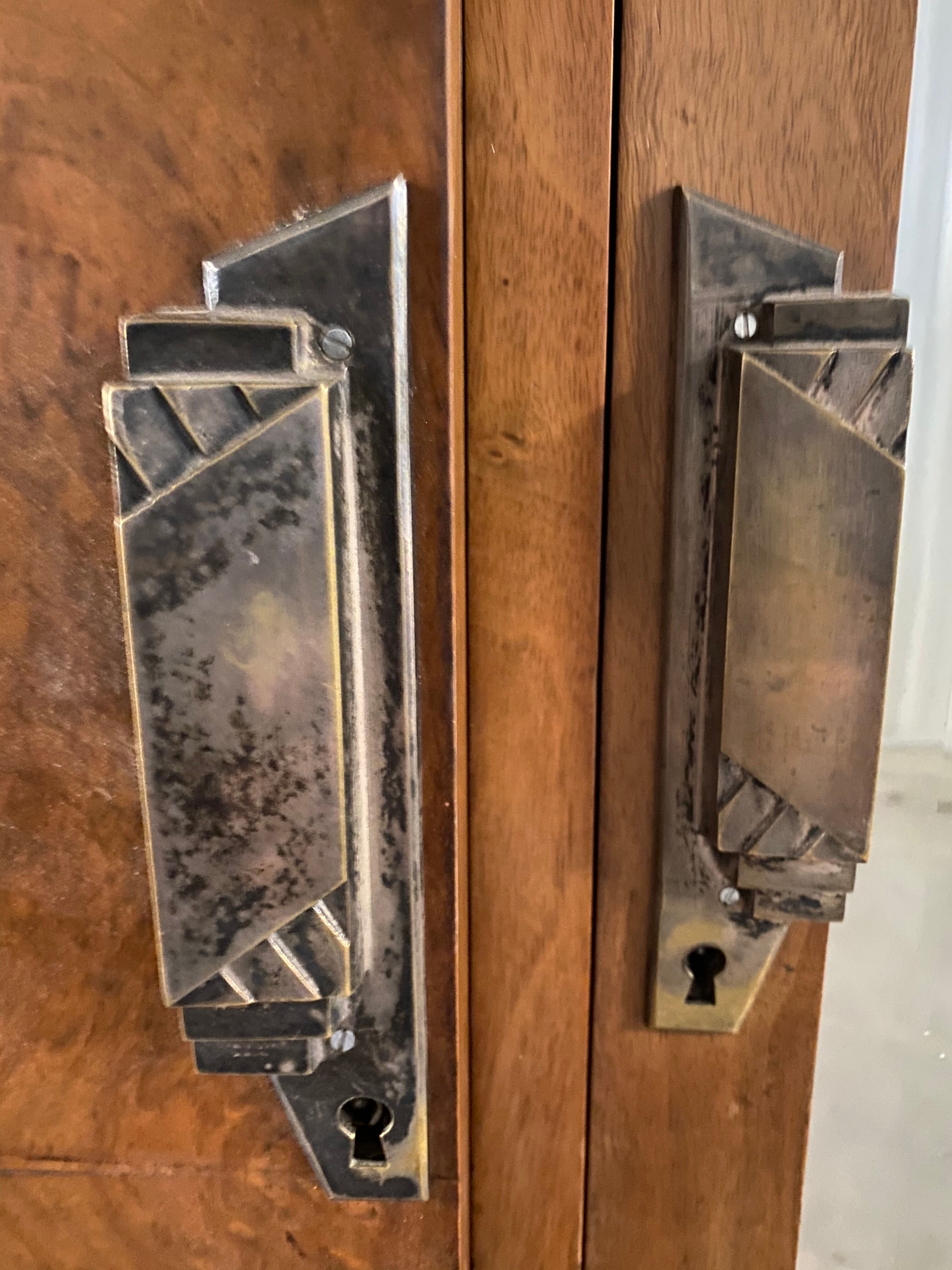 Art Deco 1930 walnut cabinet