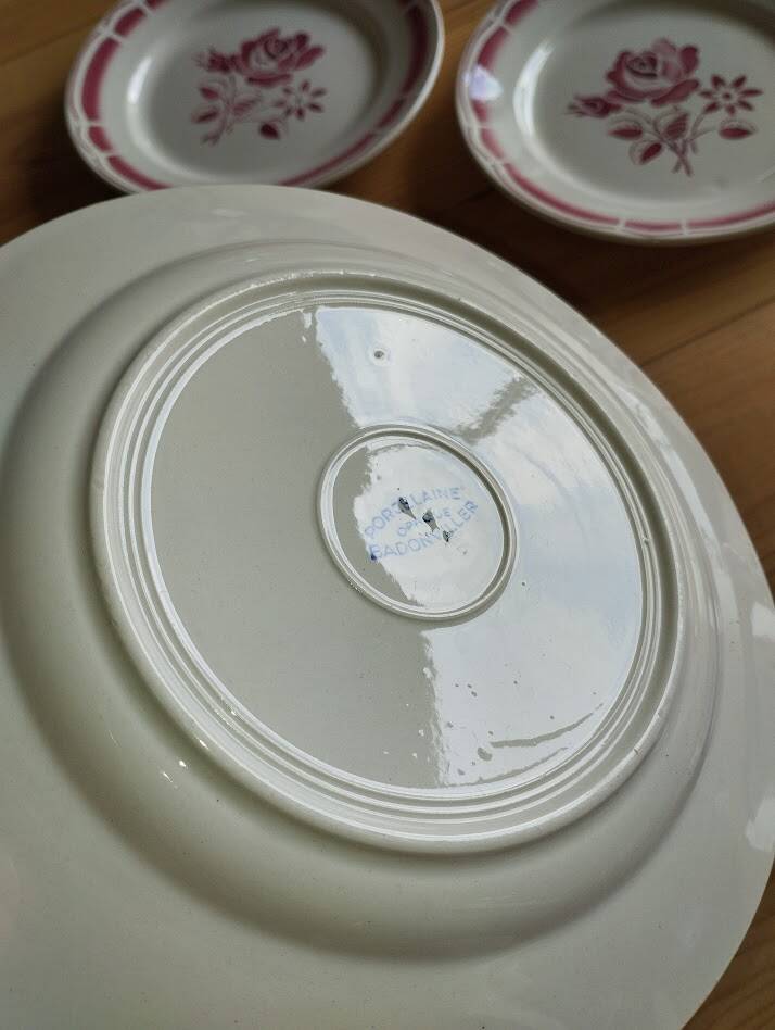 Charming set of 6 antique flat plates from the Badonviller factory.