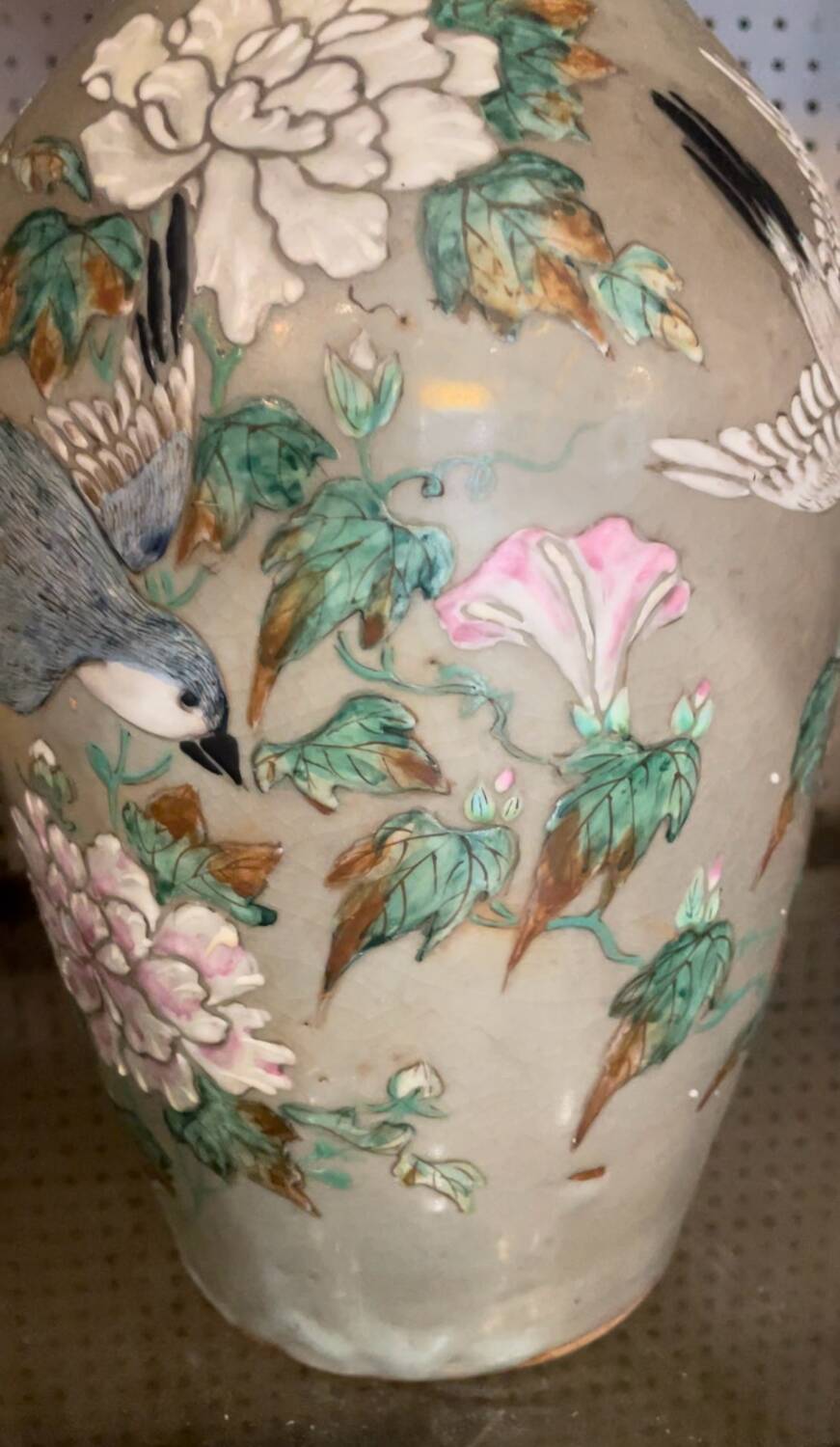 Antique Japanese vase in ceramic with floral and bird decoration, 19th century.