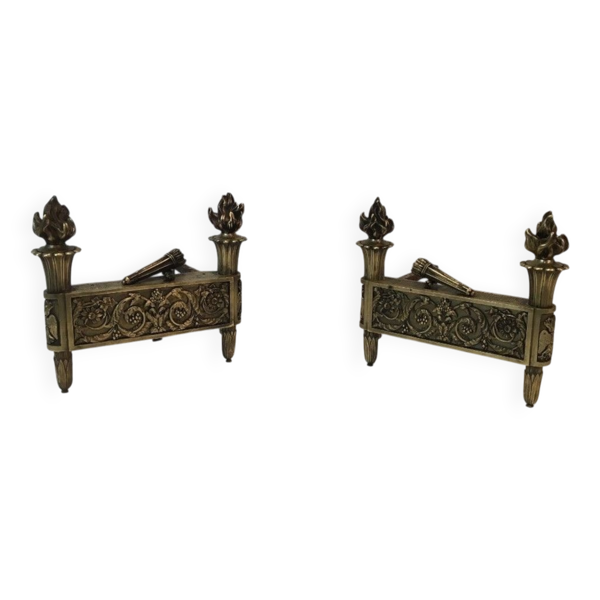Paire de Chenets d'Époque Empire en Bronze Ciselé à Flambeaux et Frise Feui